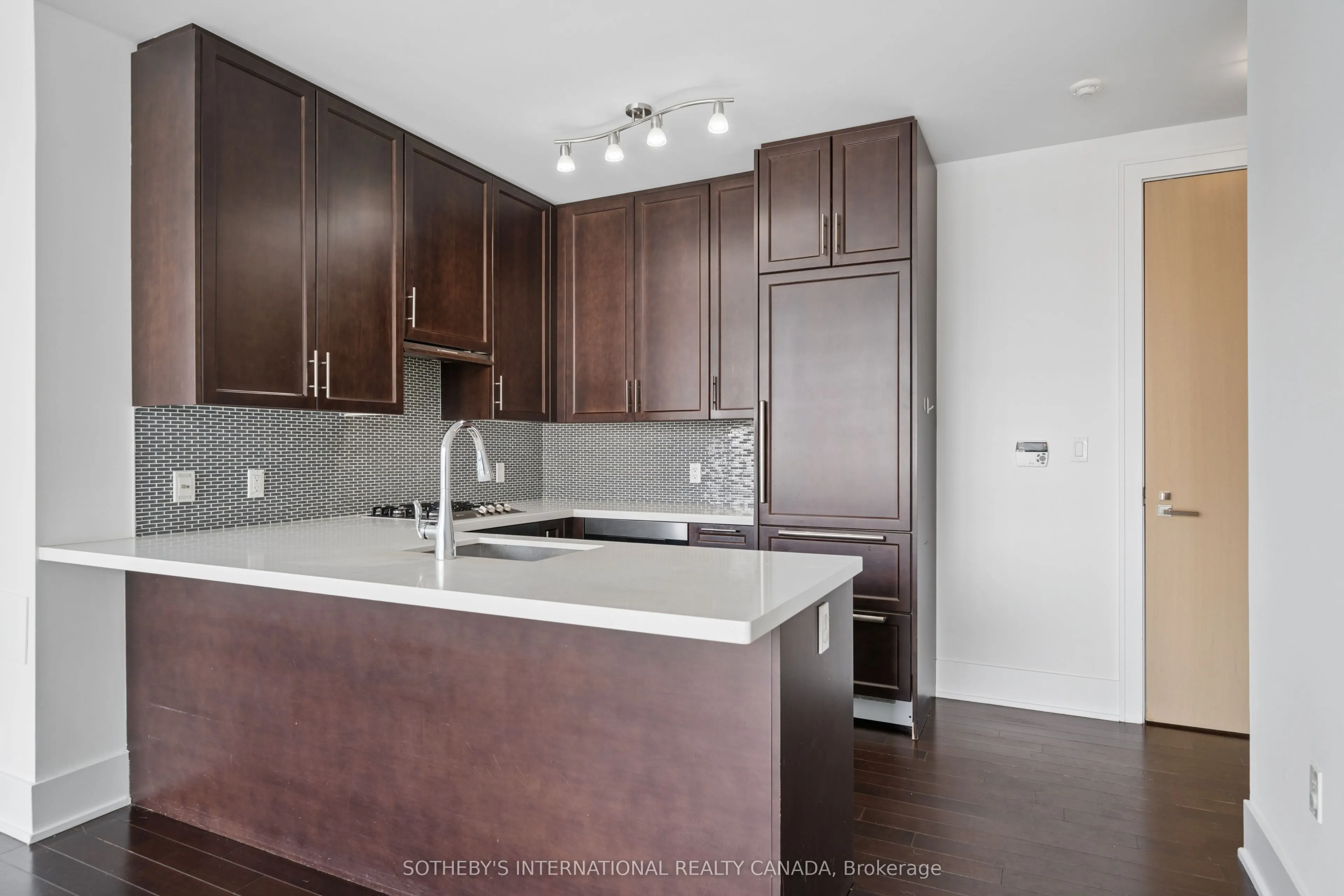 39 Queens Quay E #502