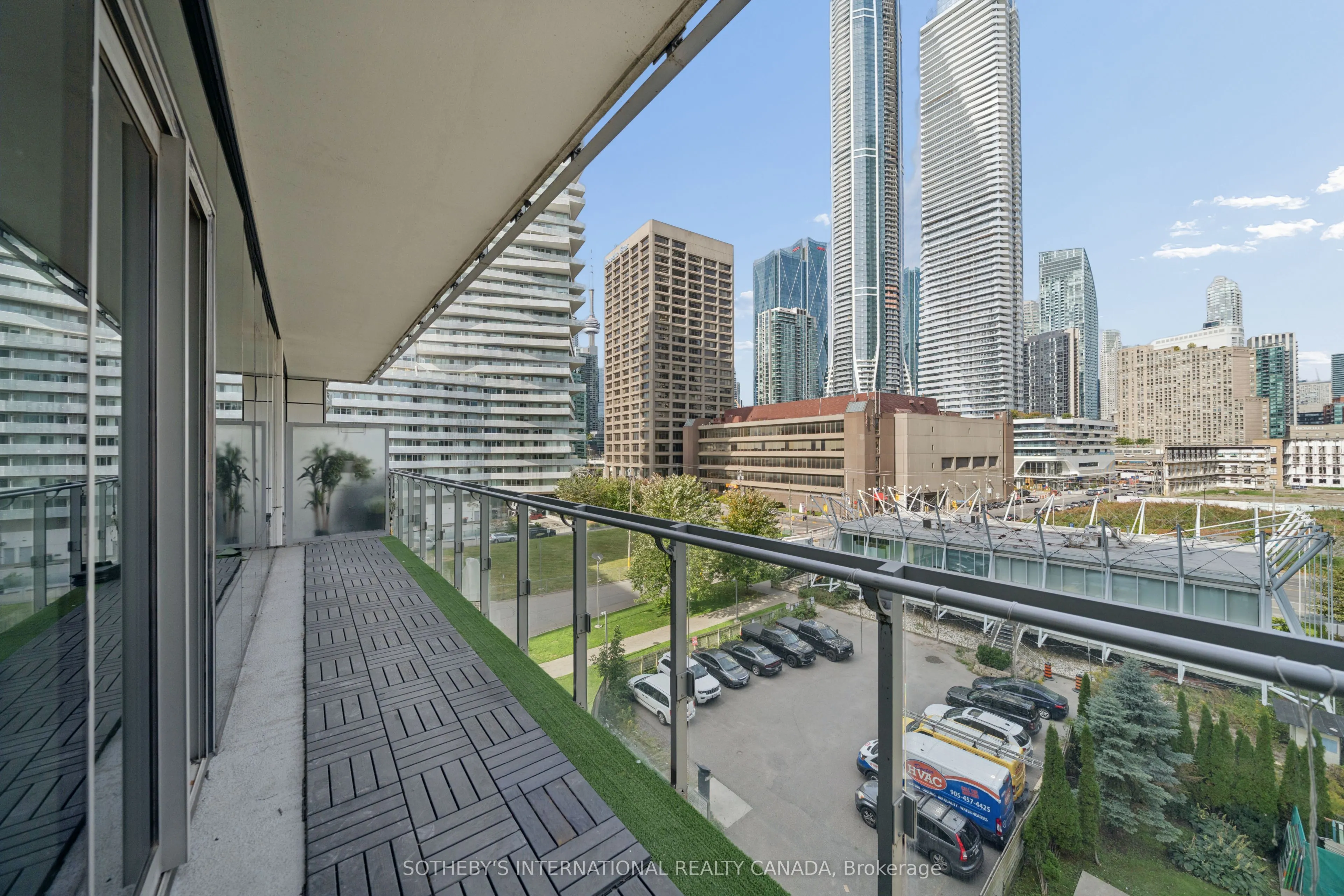39 Queens Quay E #502