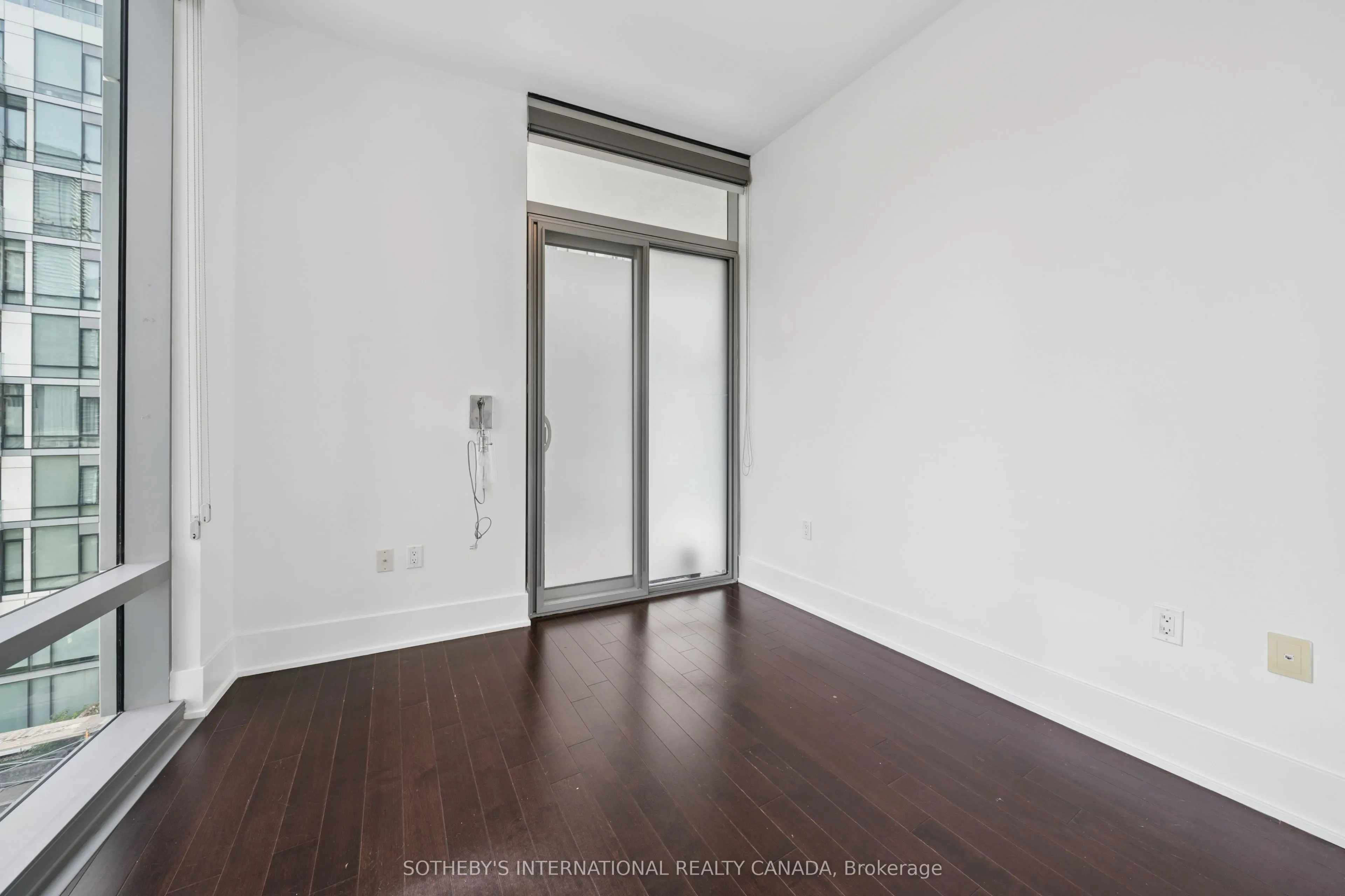 39 Queens Quay E #502