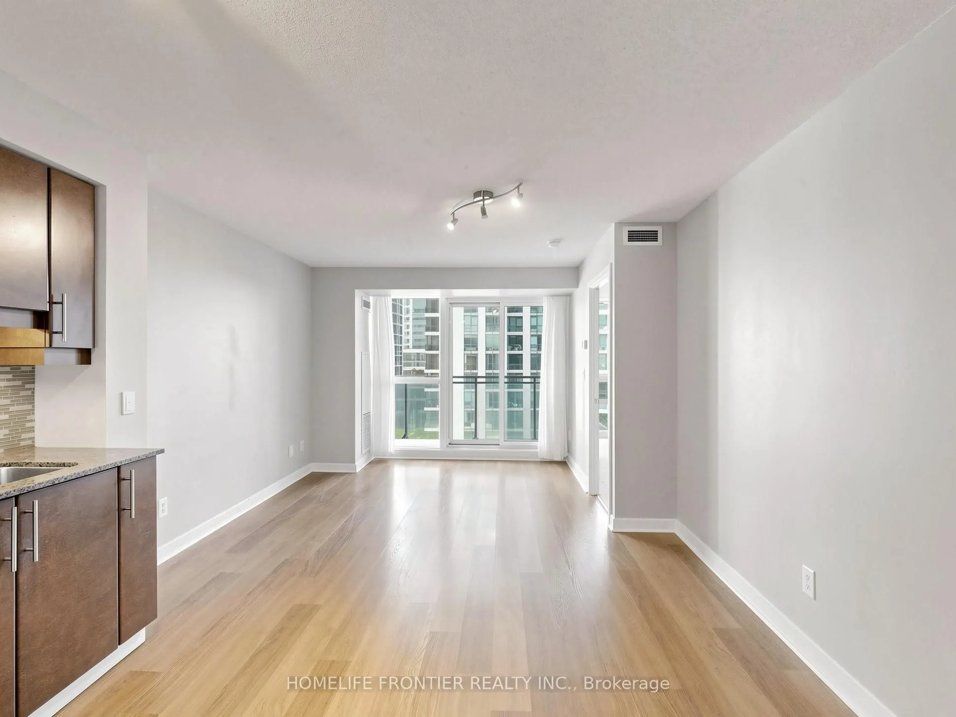 33 Bay Street #707