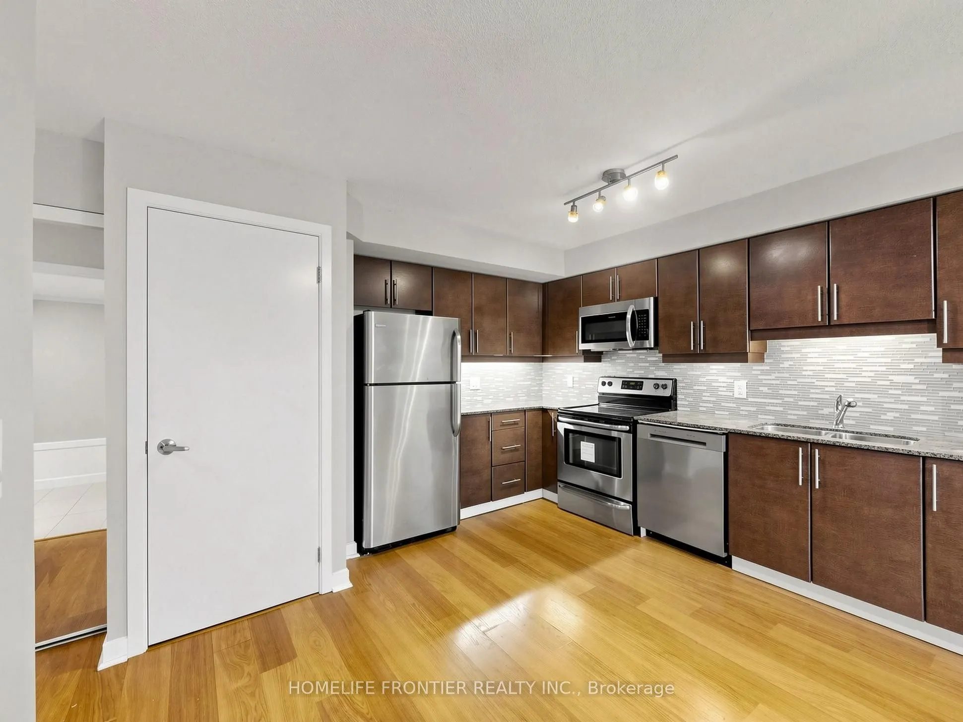 33 Bay Street #707