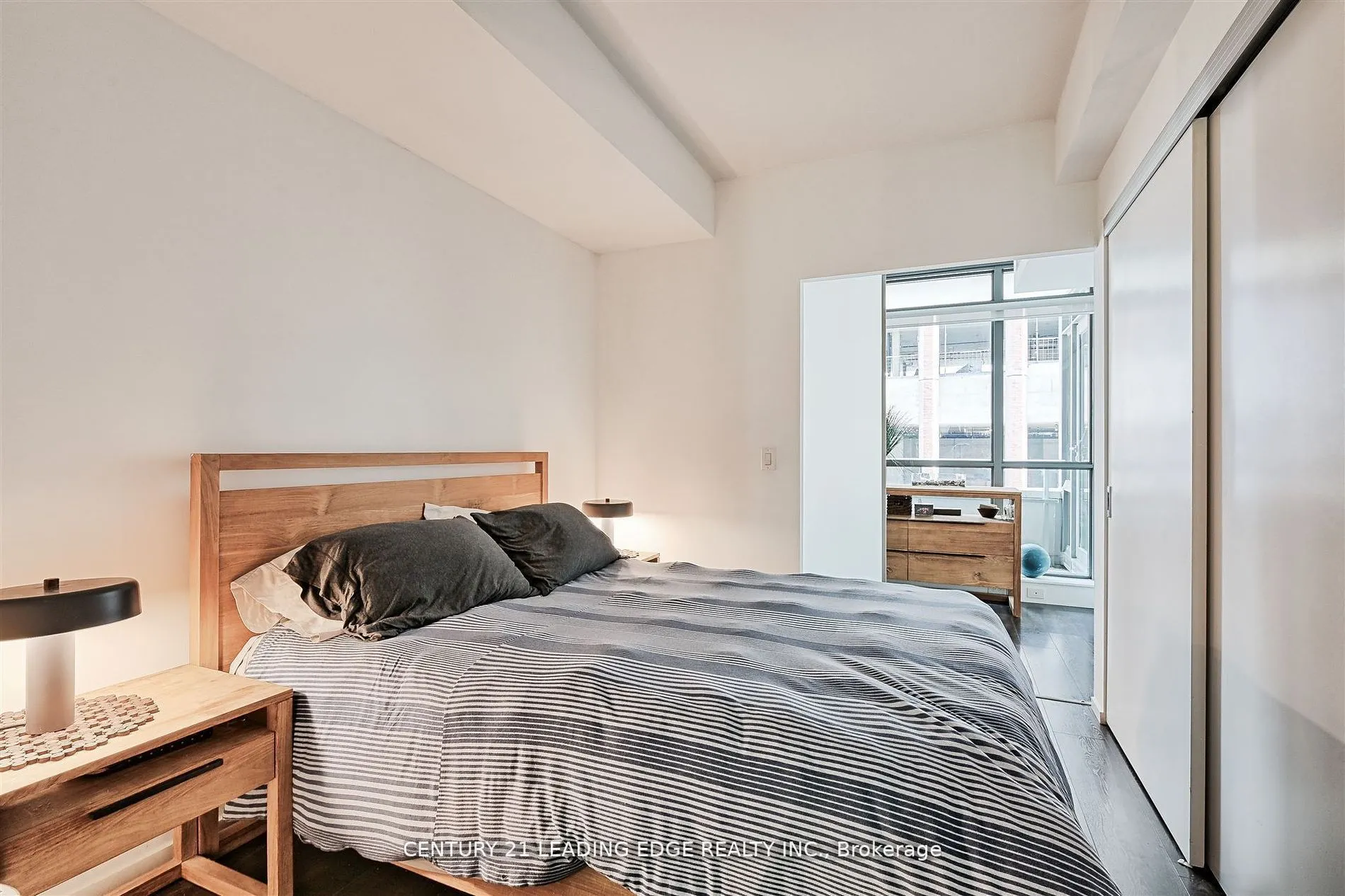 8 Charlotte Street #405