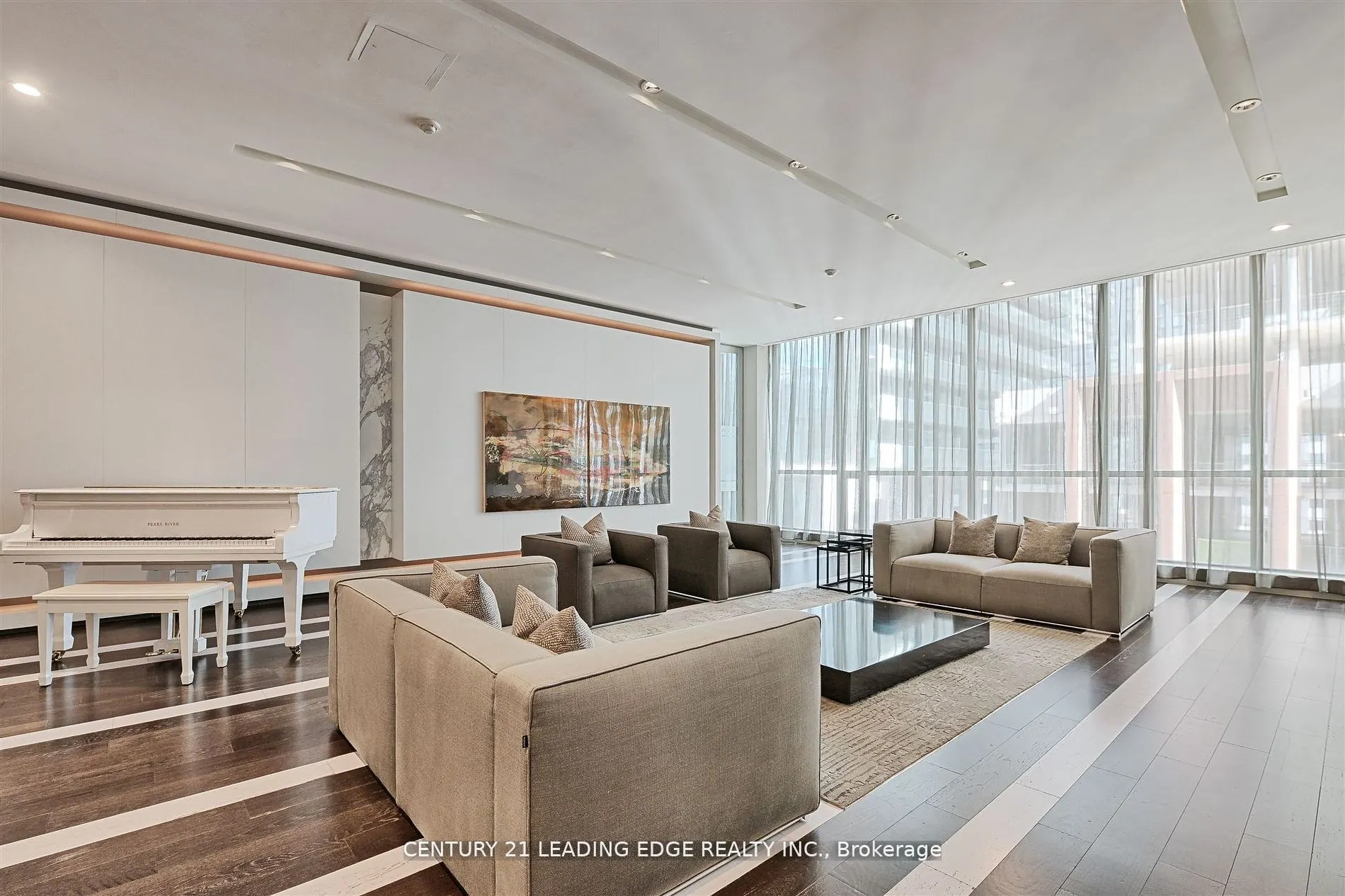 8 Charlotte Street #405