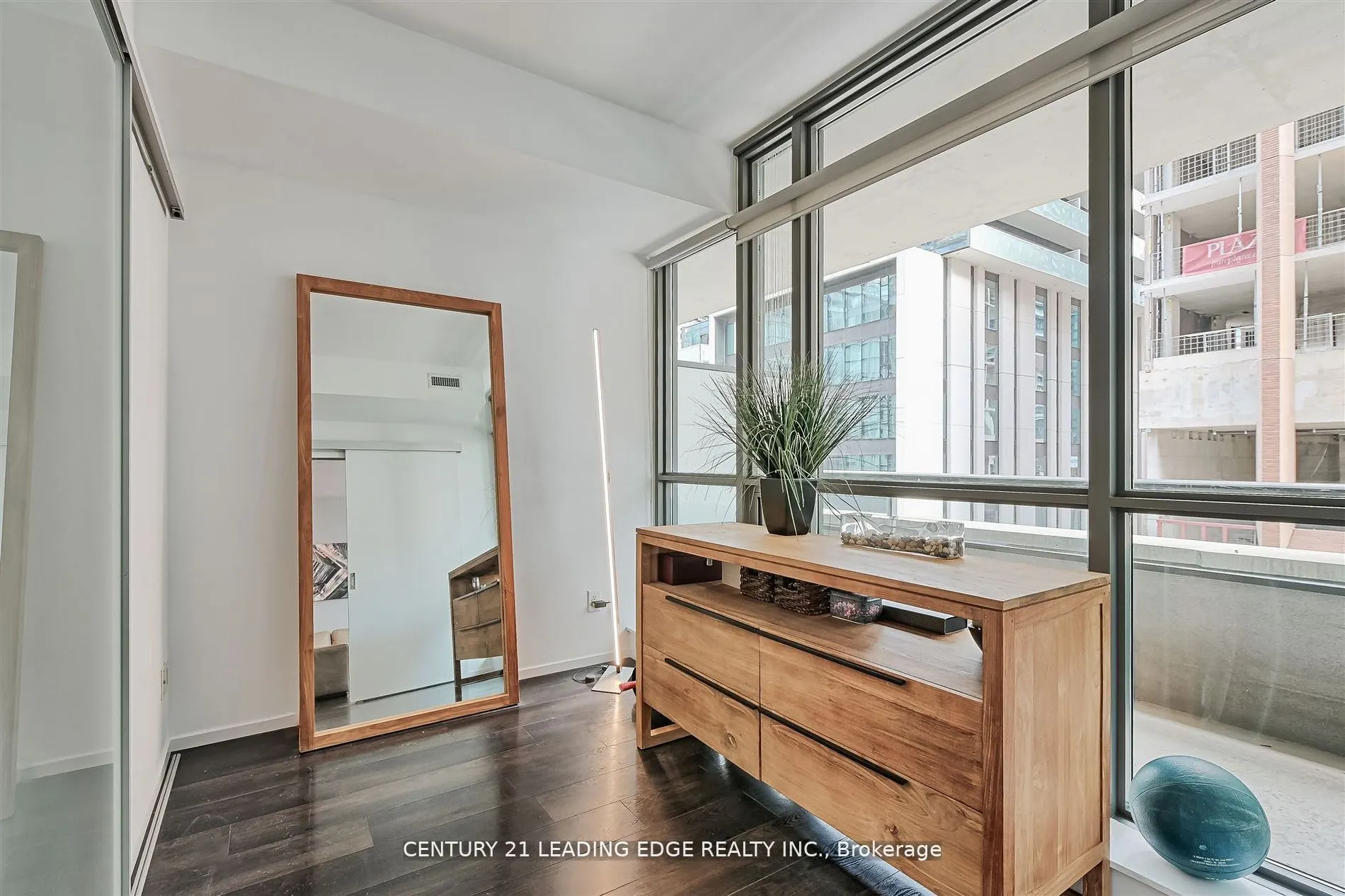 8 Charlotte Street #405