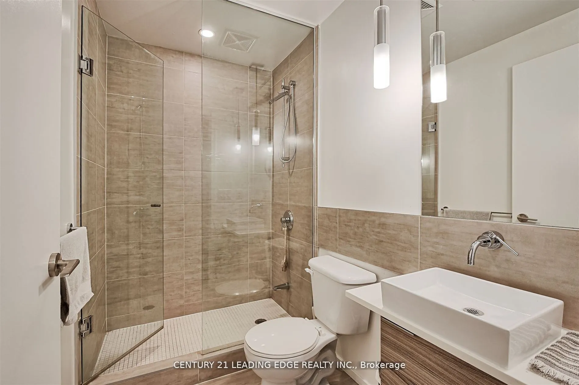 8 Charlotte Street #405