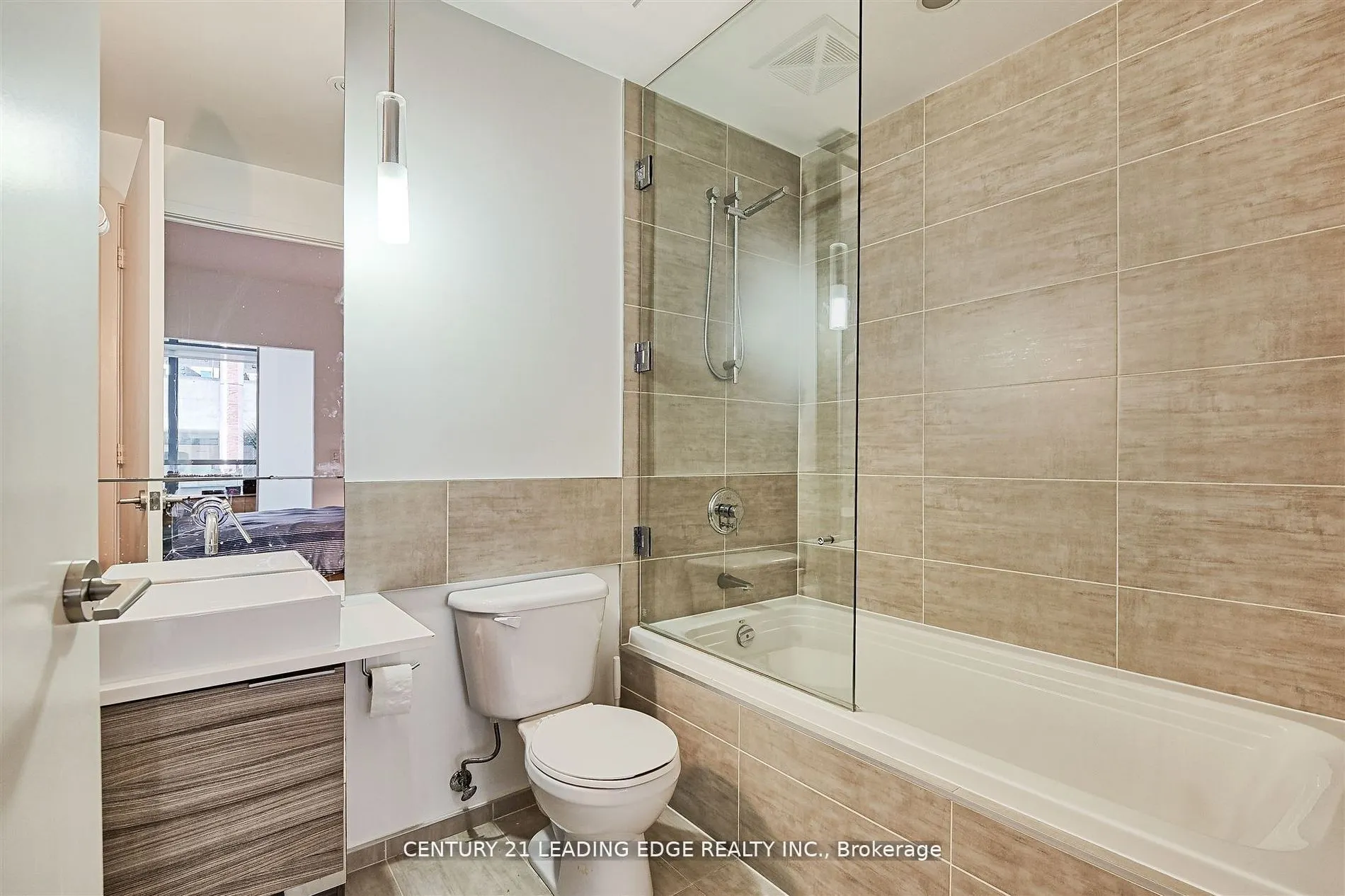 8 Charlotte Street #405