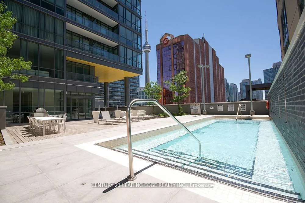 8 Charlotte Street #405