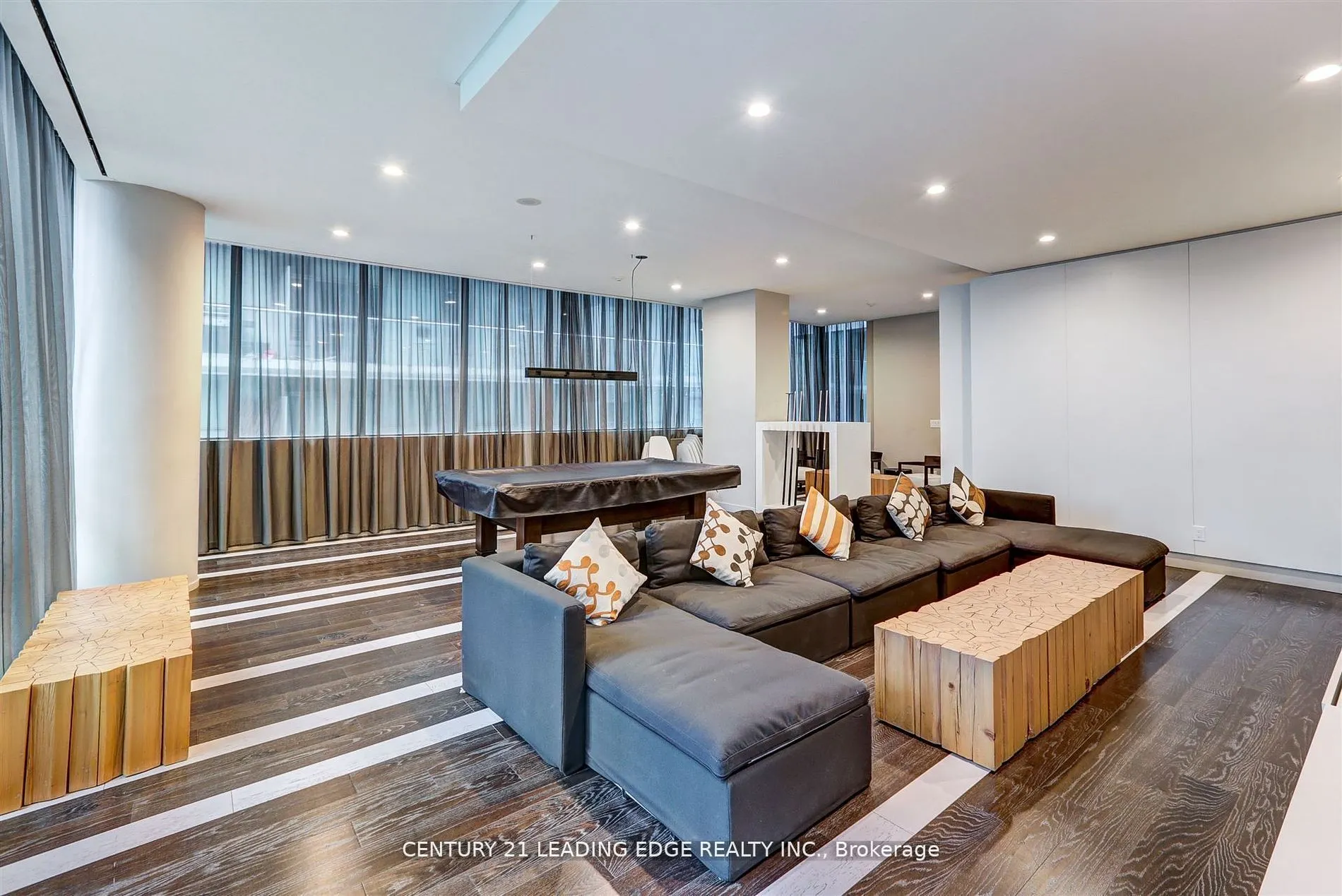 8 Charlotte Street #405