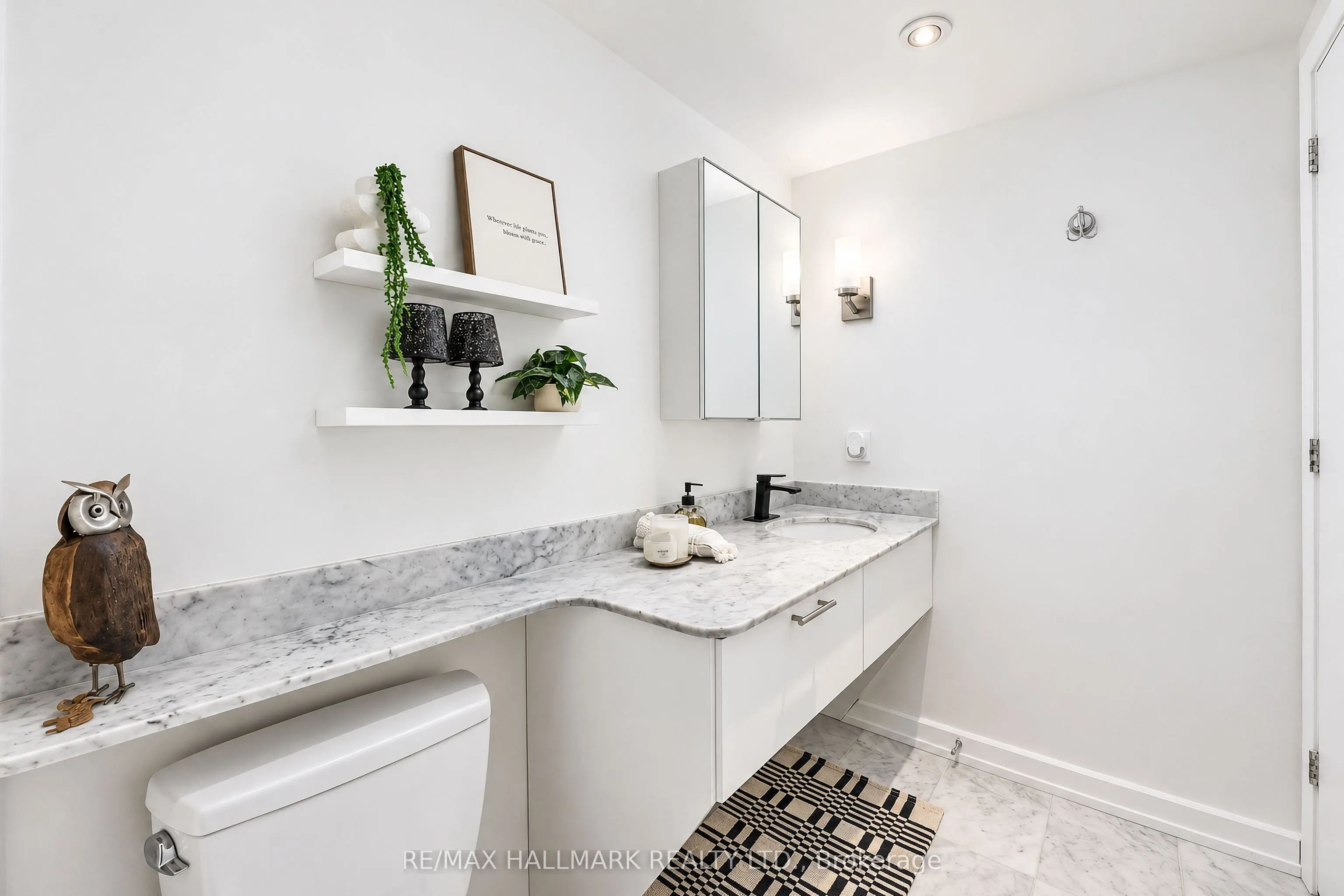 350 Wellington Street W #M05
