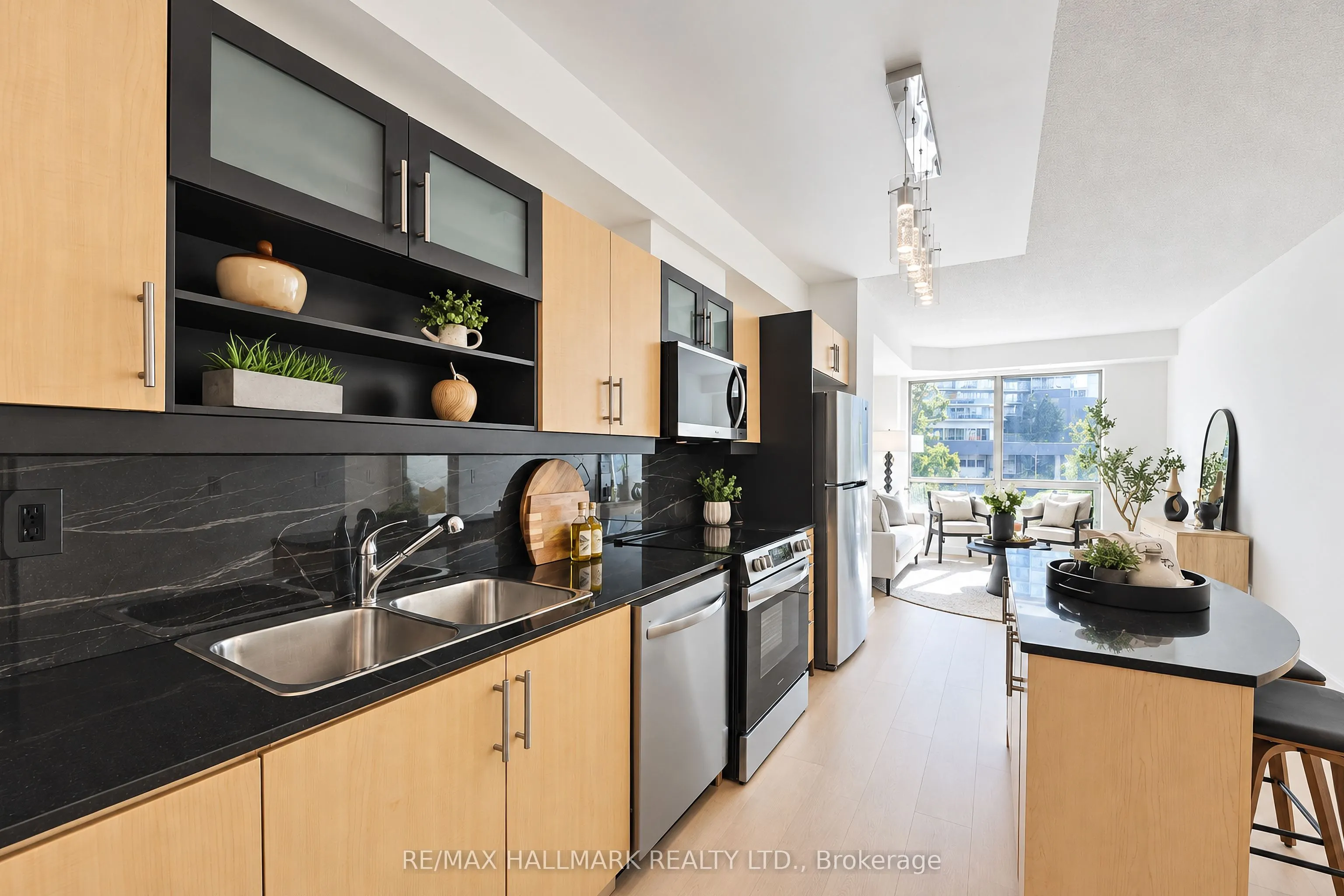 350 Wellington Street W #M05