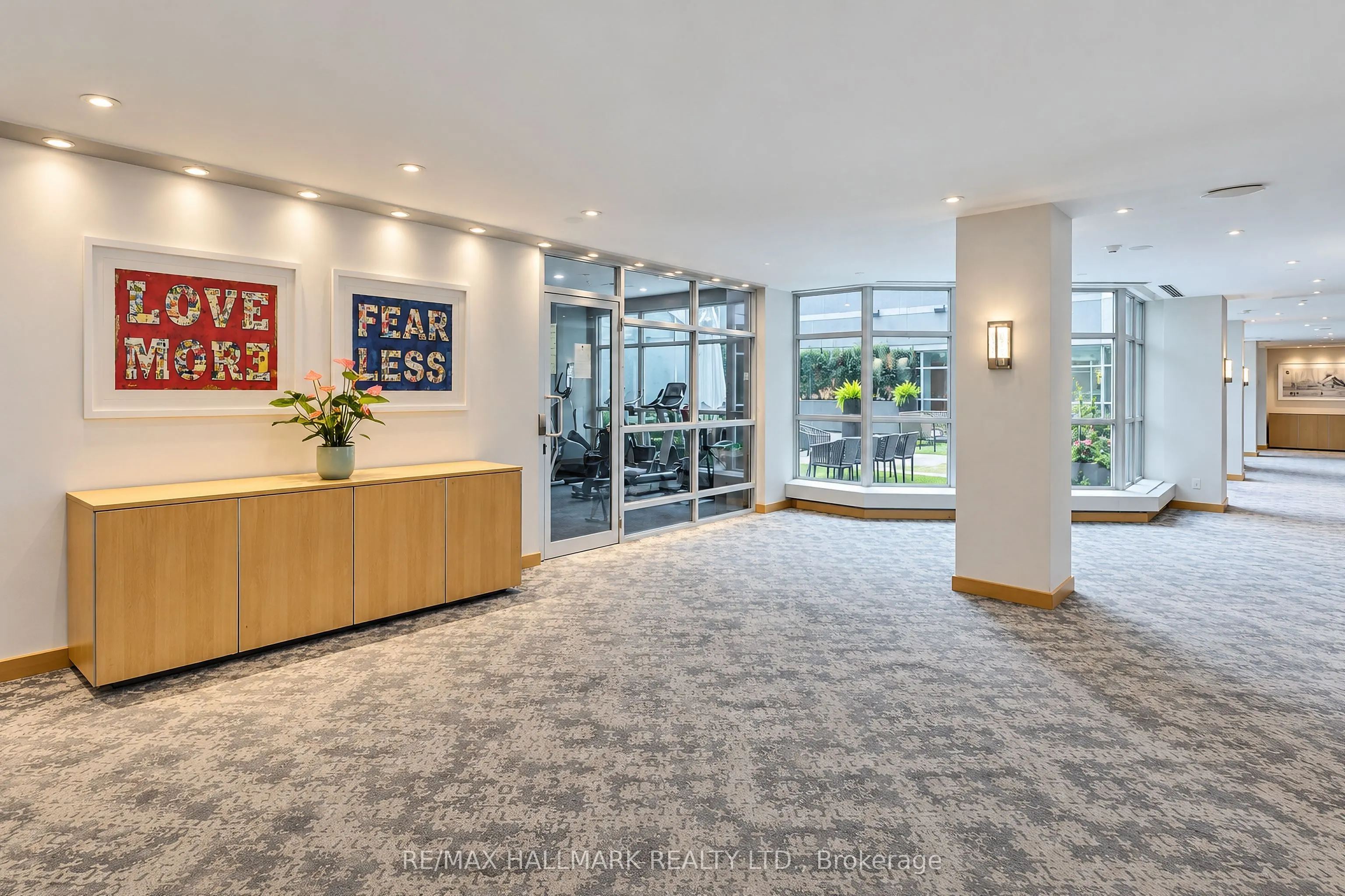 350 Wellington Street W #M05