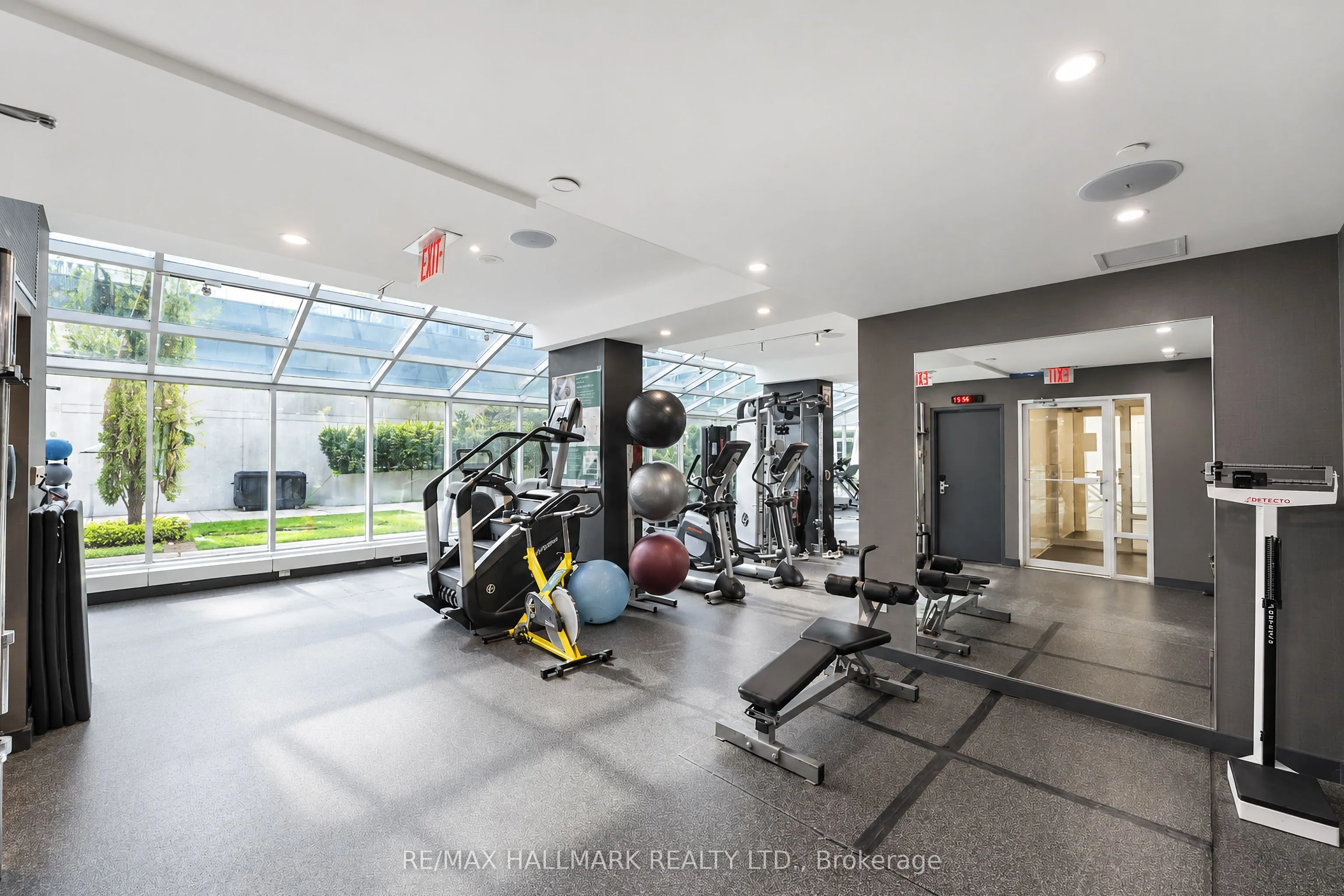 350 Wellington Street W #M05