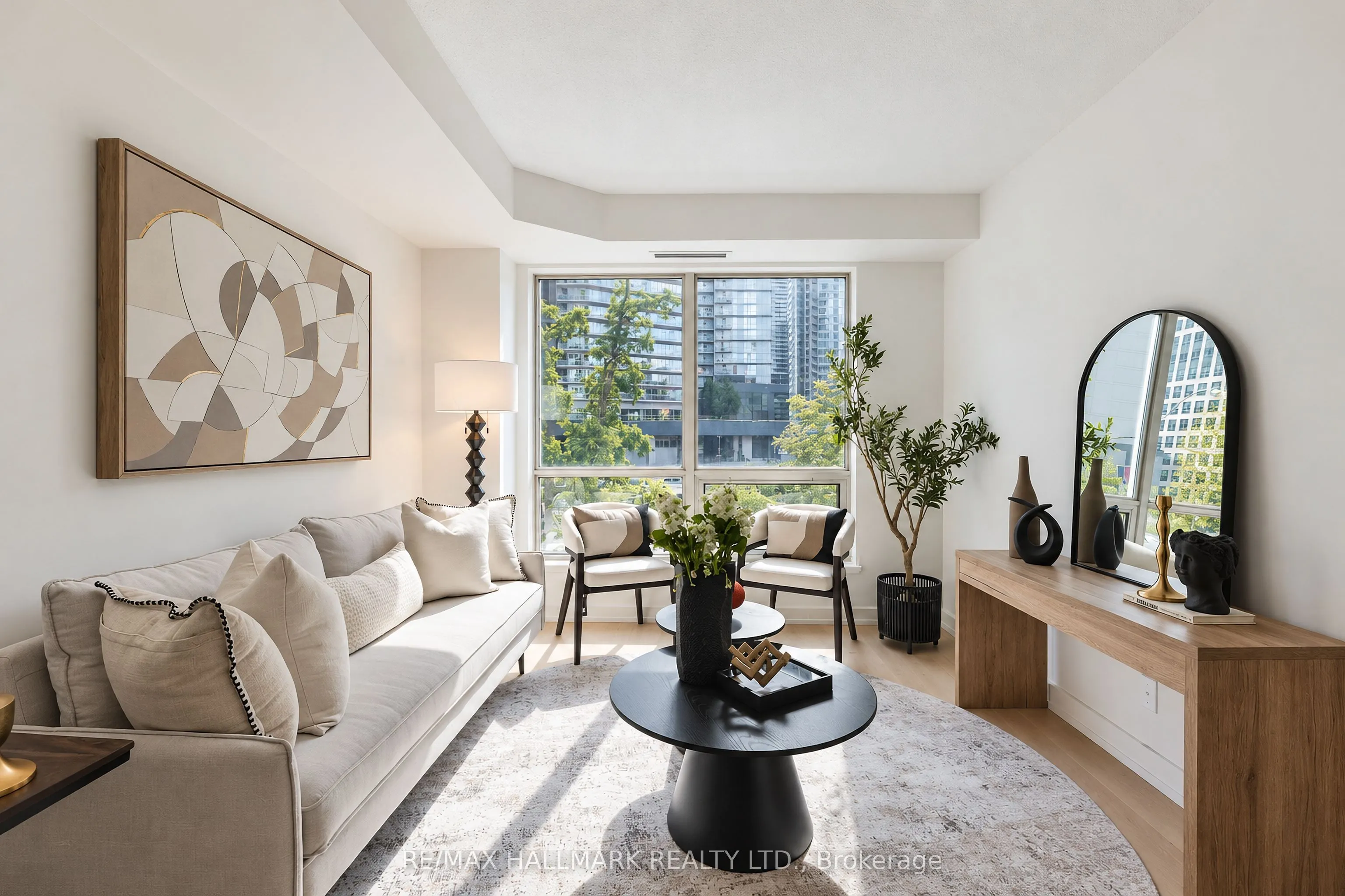 350 Wellington Street W #M05