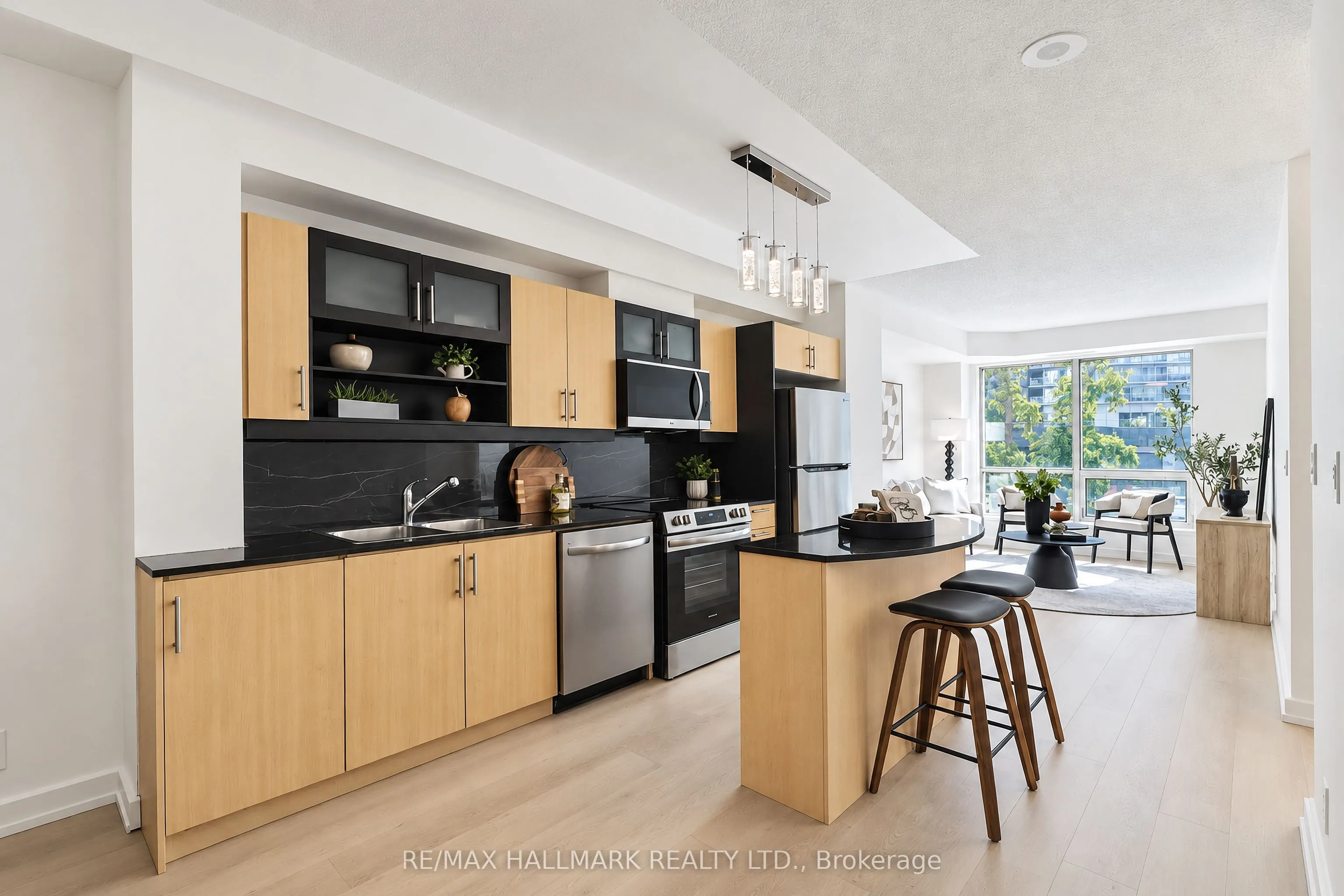 350 Wellington Street W #M05