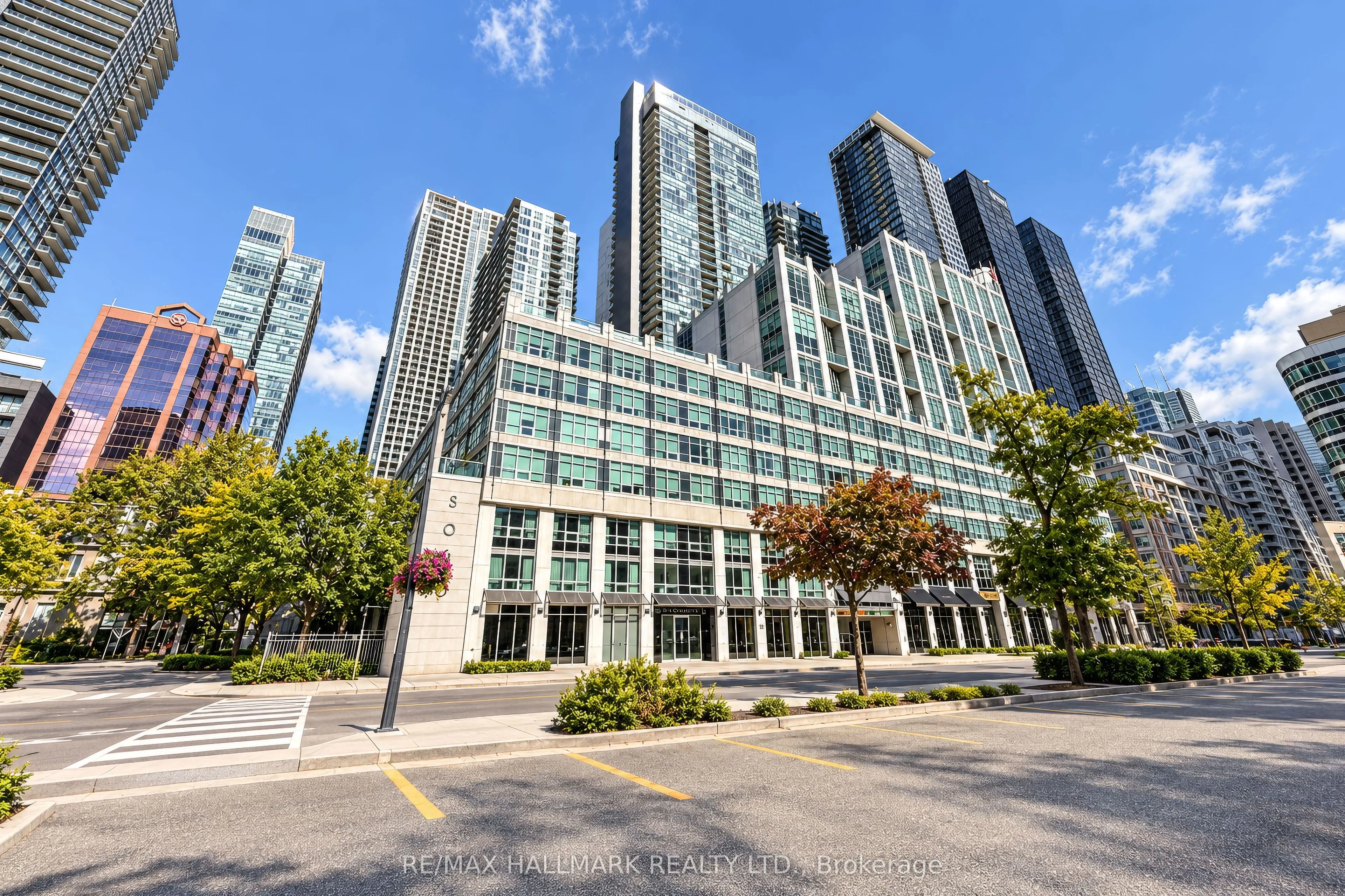 350 Wellington Street W #M05