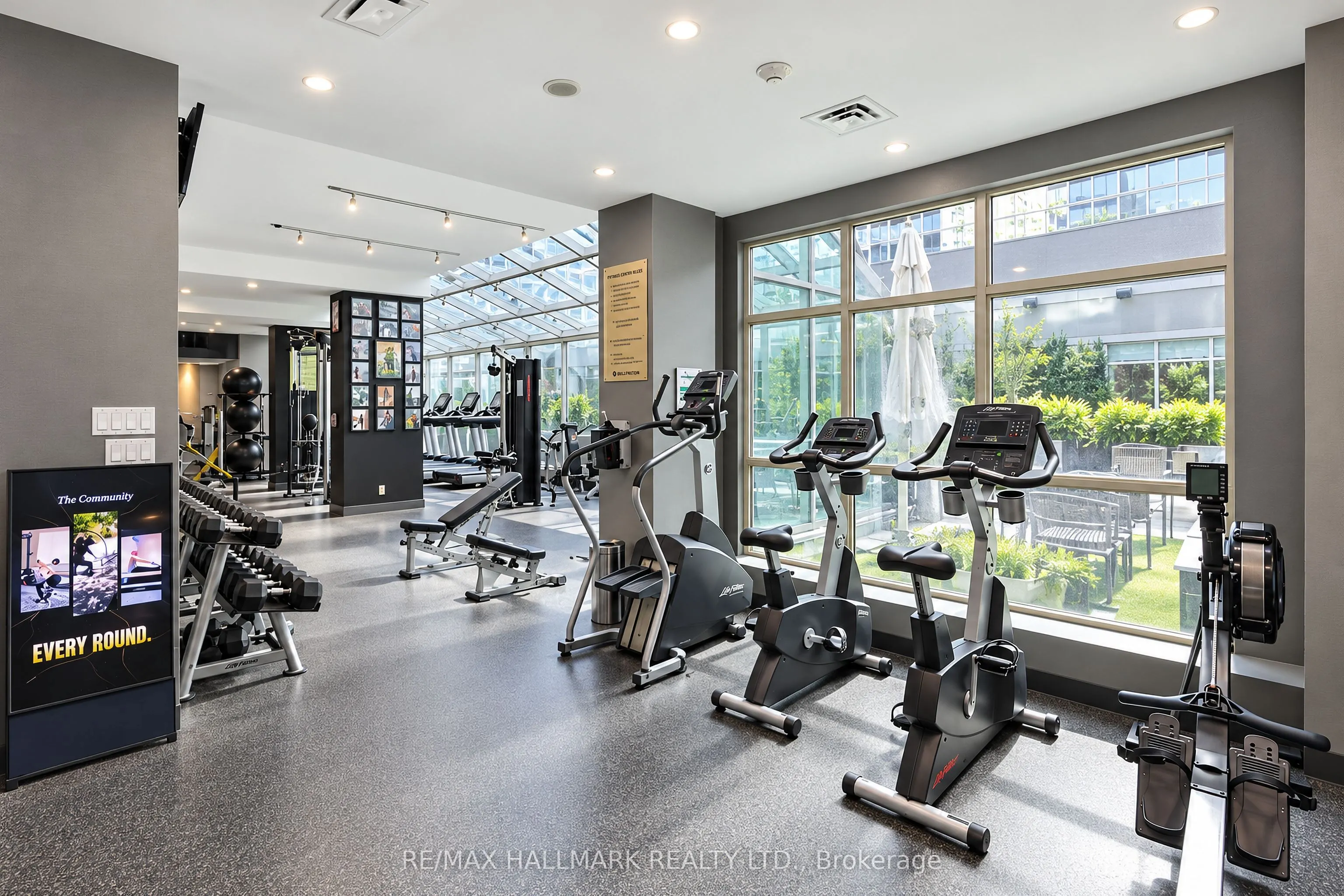 350 Wellington Street W #M05
