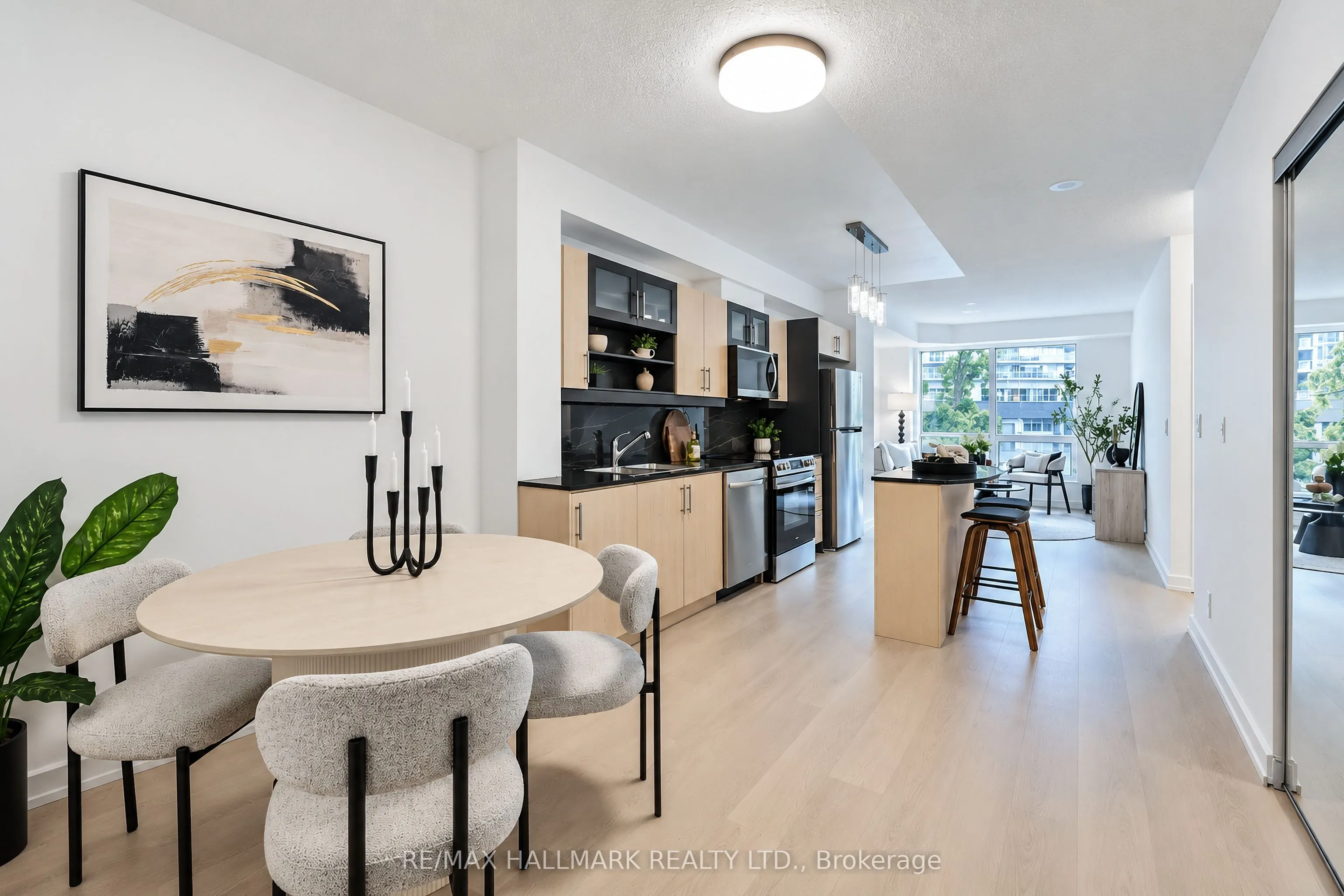 350 Wellington Street W #M05