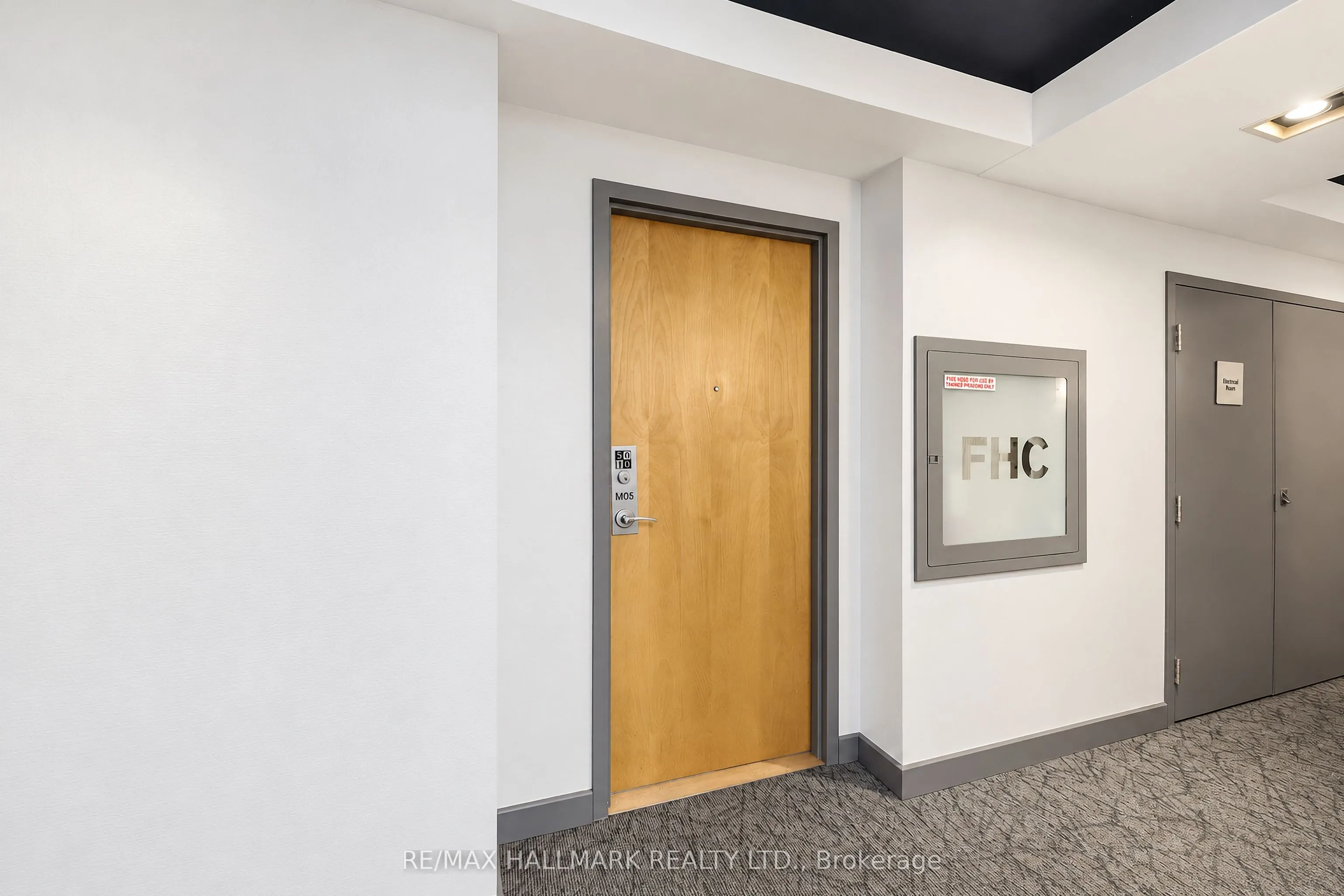 350 Wellington Street W #M05