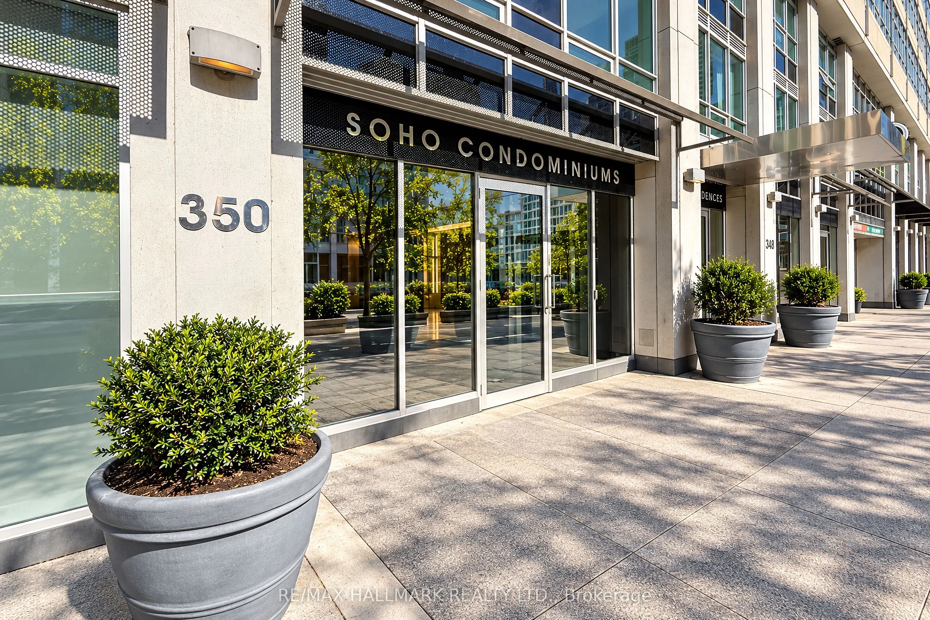 350 Wellington Street W #M05