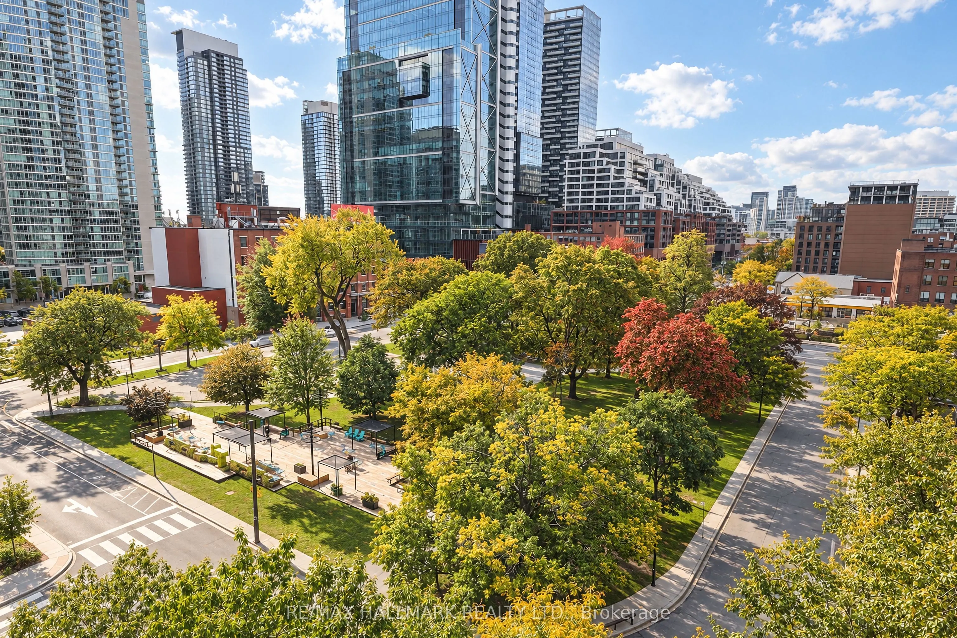 350 Wellington Street W #M05