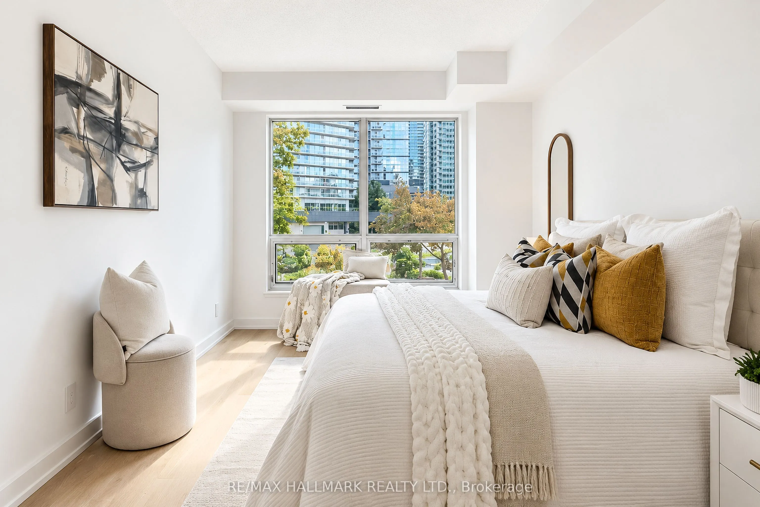 350 Wellington Street W #M05