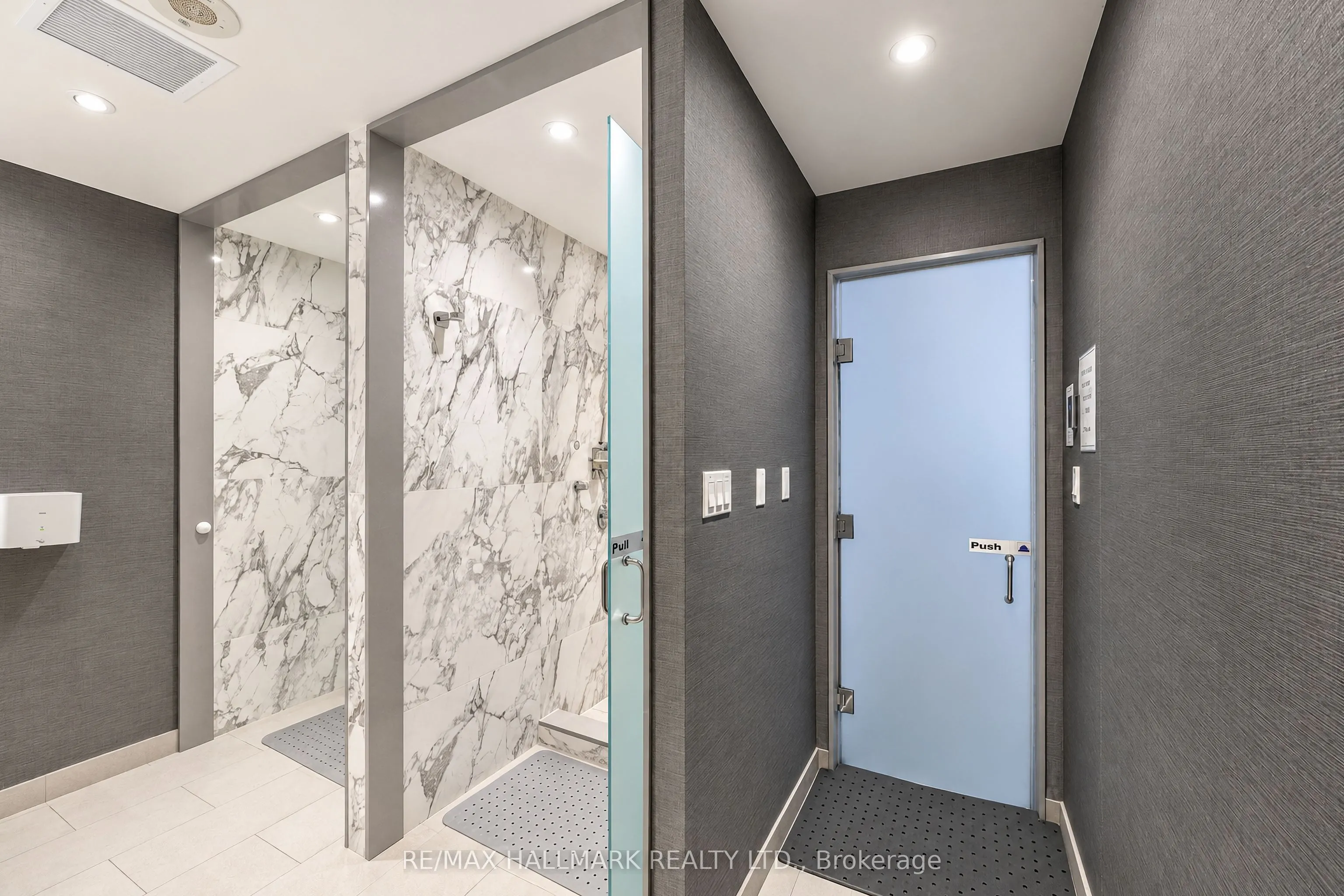 350 Wellington Street W #M05