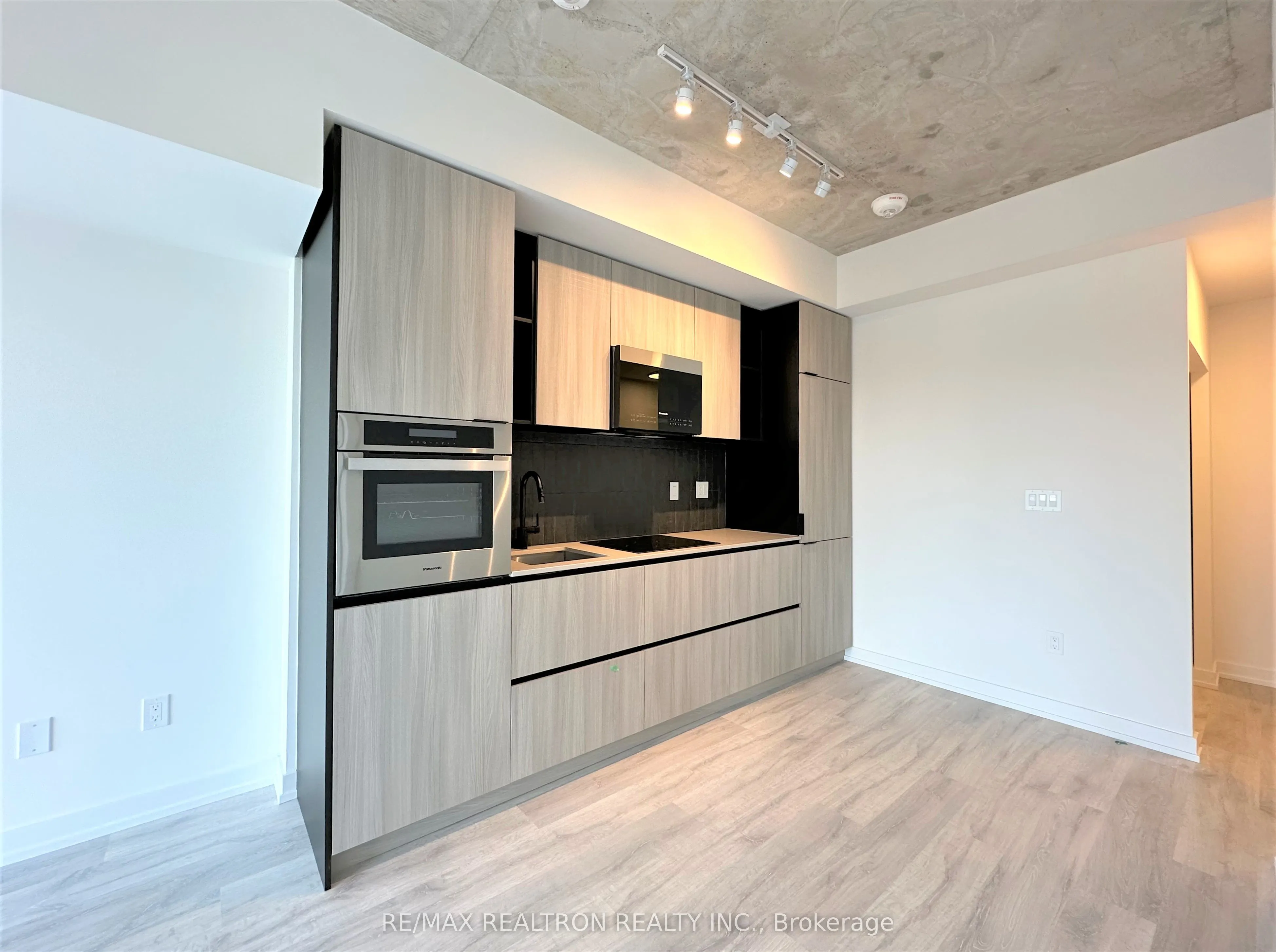 2 Augusta Avenue #Ph08