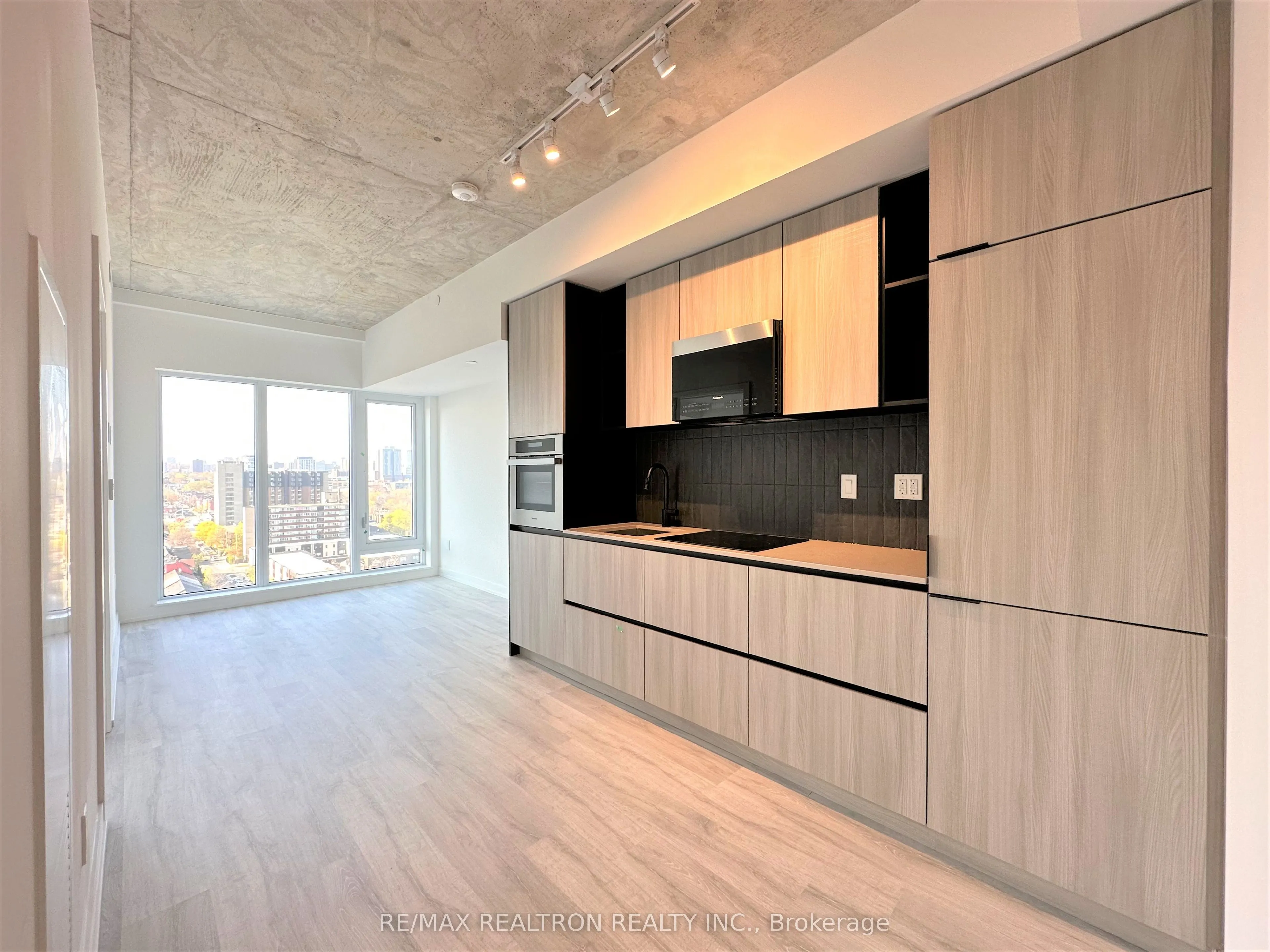2 Augusta Avenue #Ph08