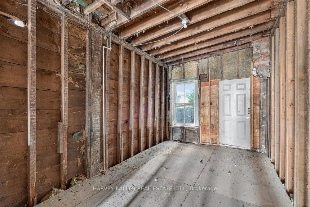 483 Roxton Road