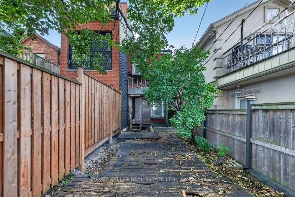 483 Roxton Road