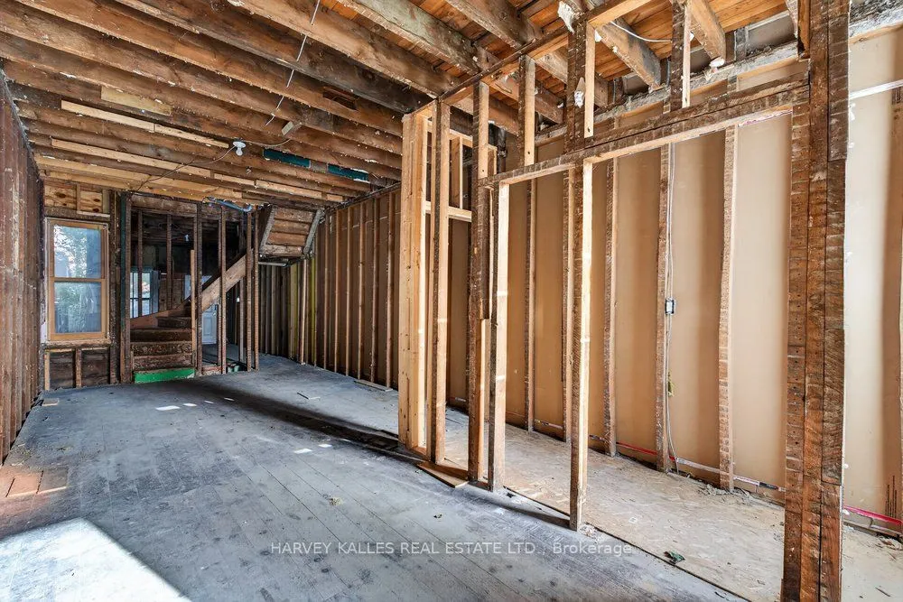 483 Roxton Road