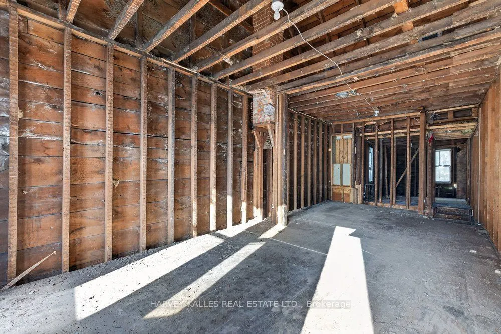 483 Roxton Road
