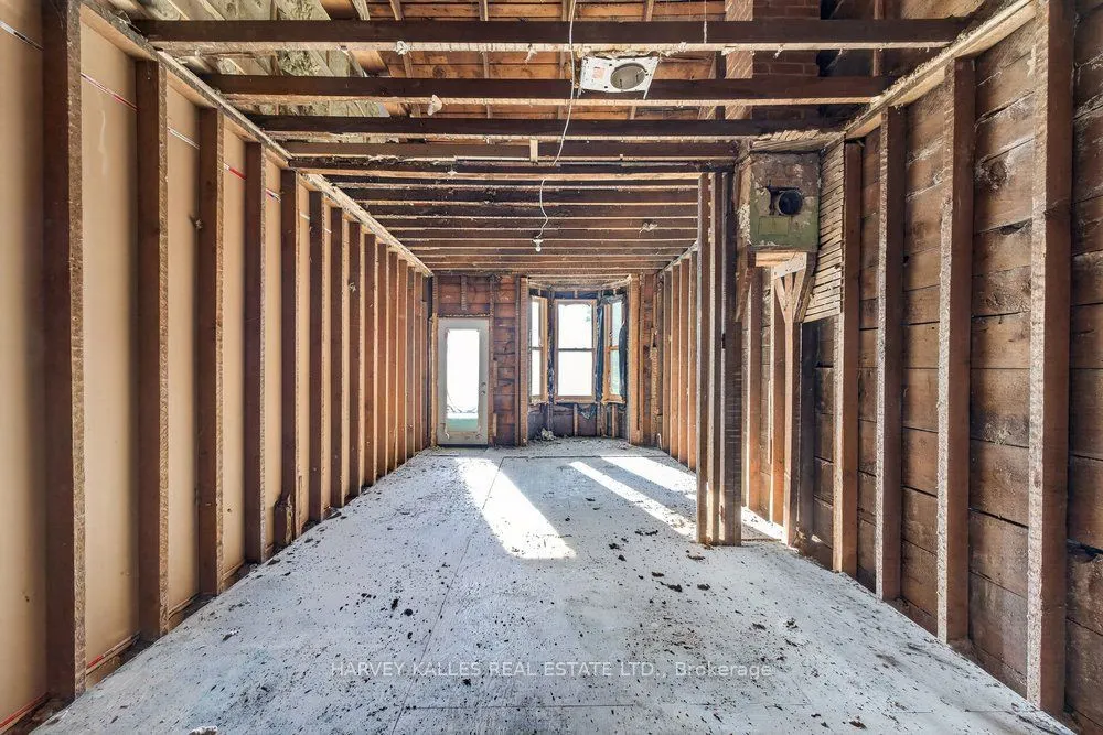 483 Roxton Road