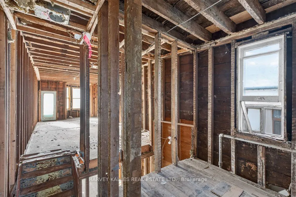 483 Roxton Road