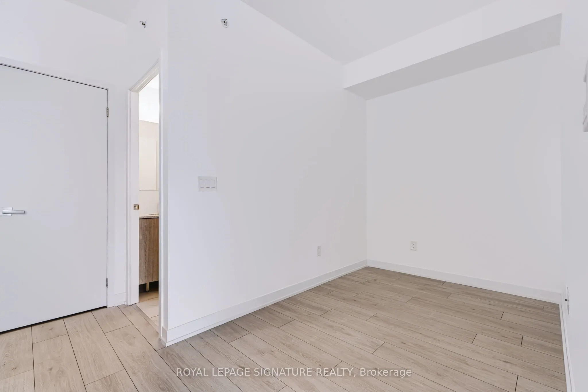 31 Tippett Road #1112