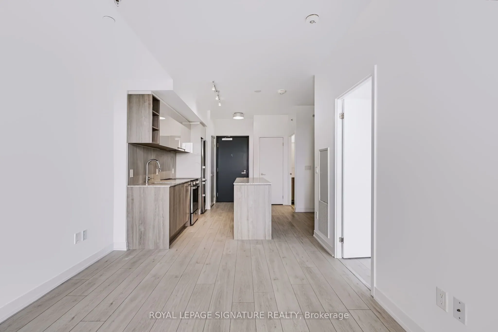 31 Tippett Road #1112