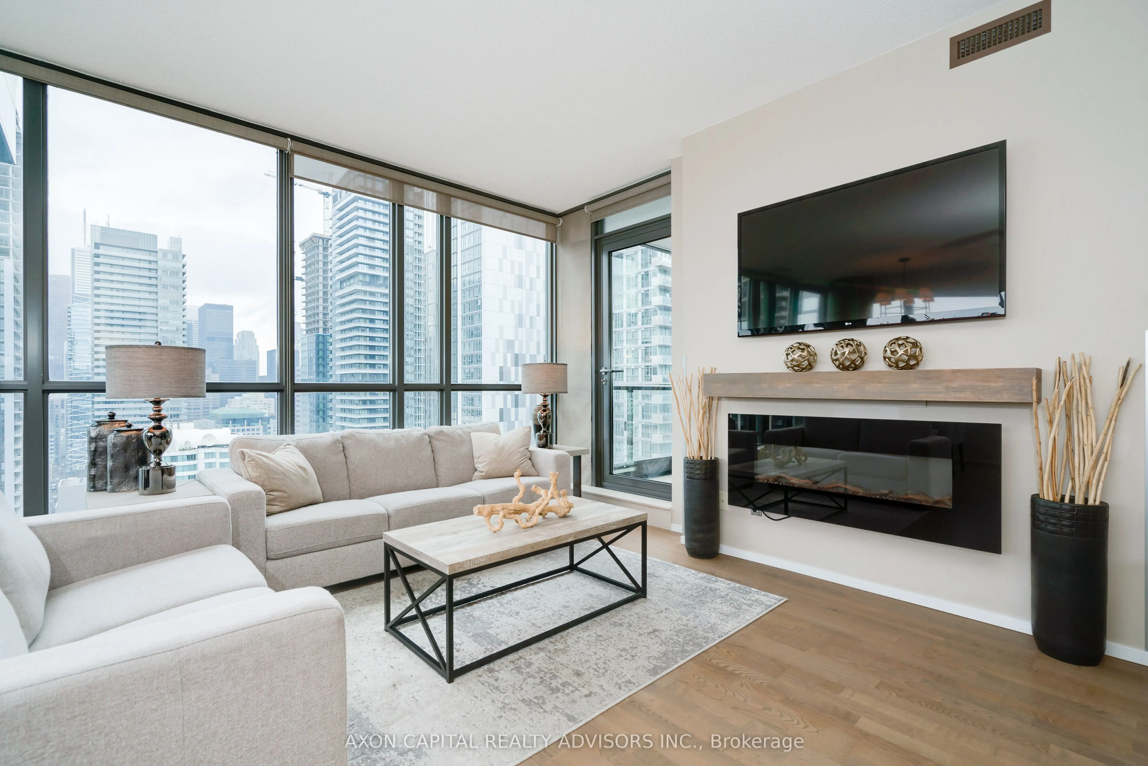 8 Charlotte Street #2603