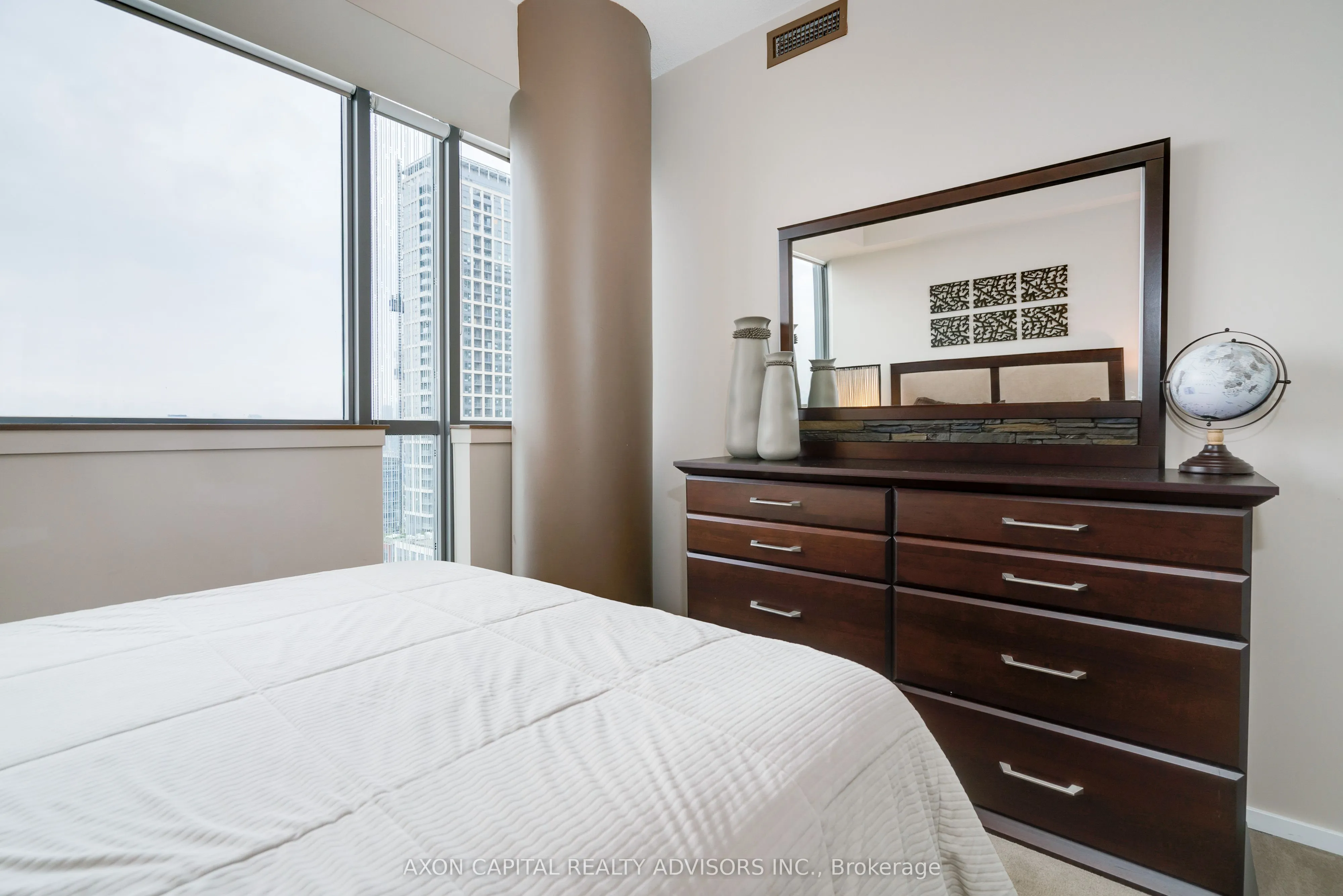 8 Charlotte Street #2603