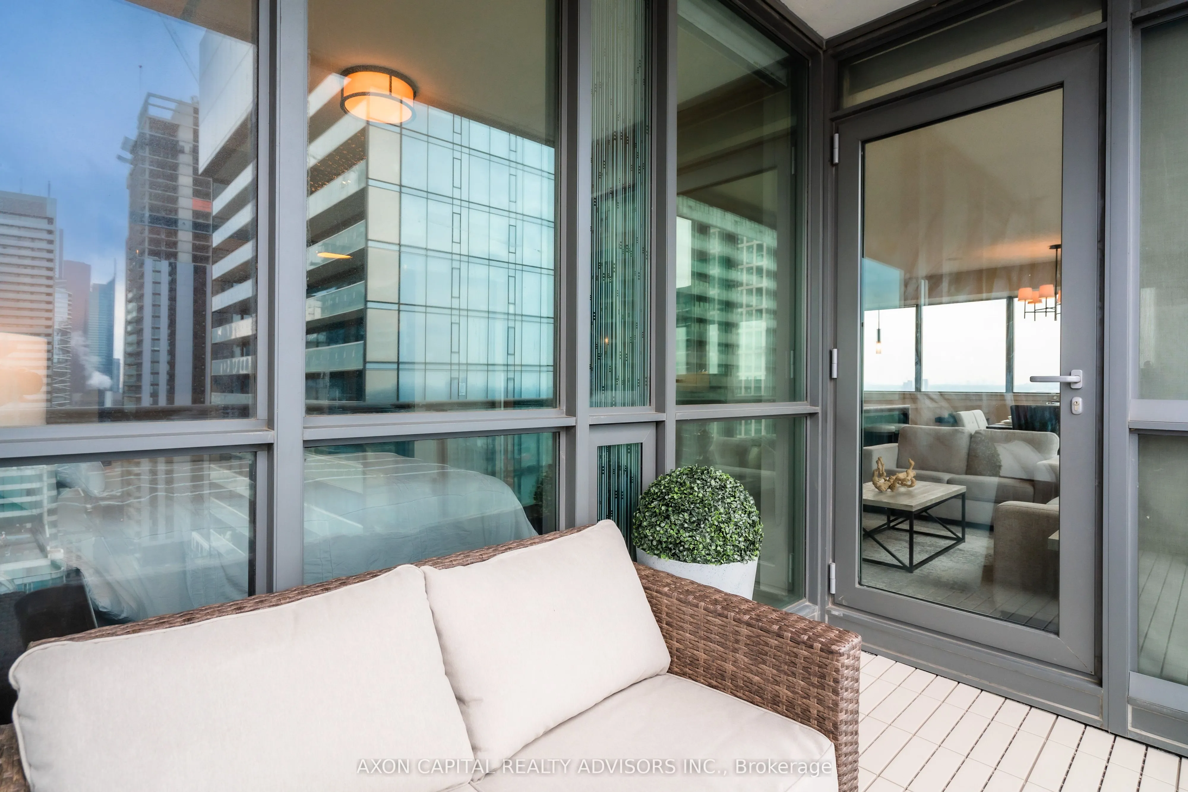 8 Charlotte Street #2603