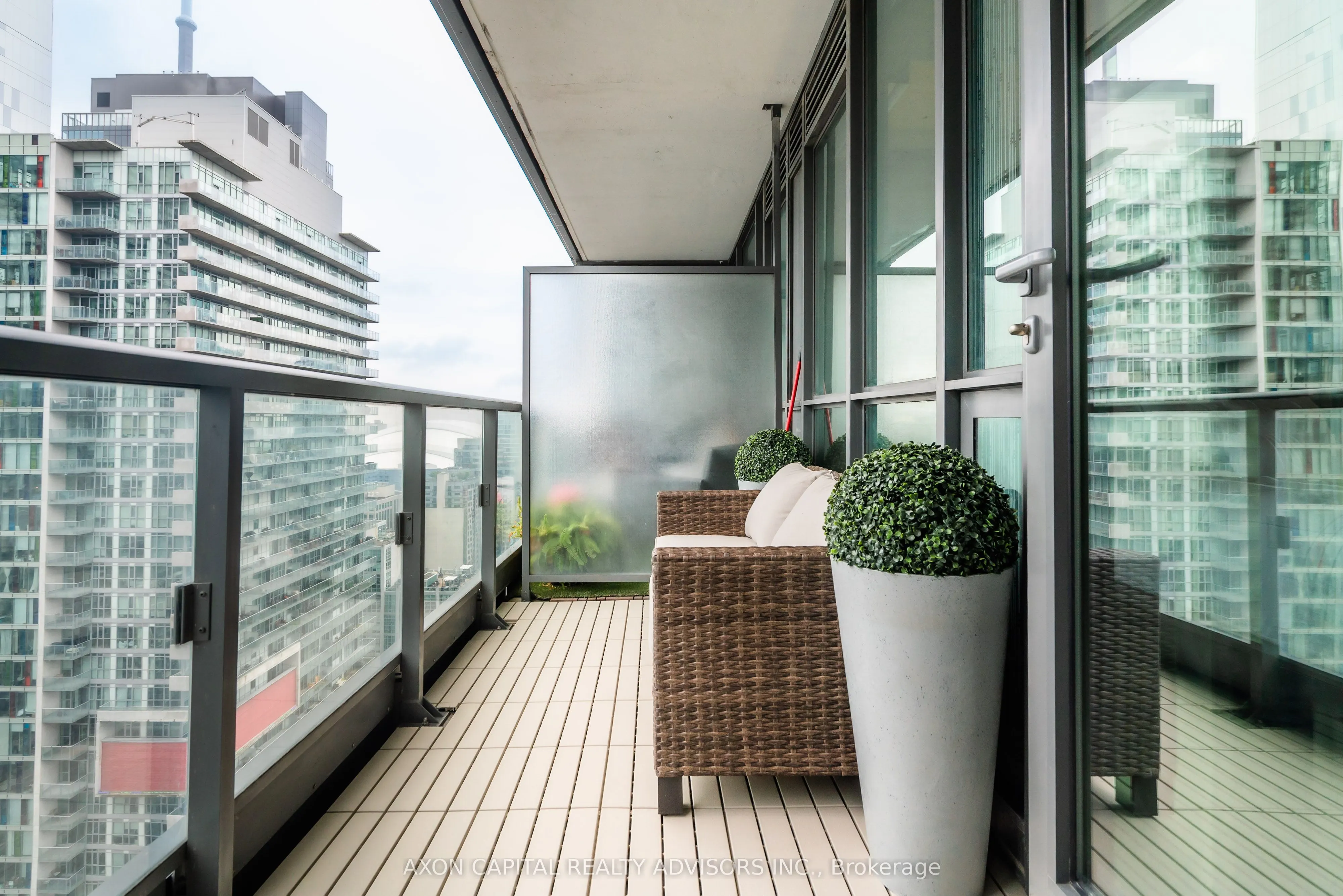8 Charlotte Street #2603