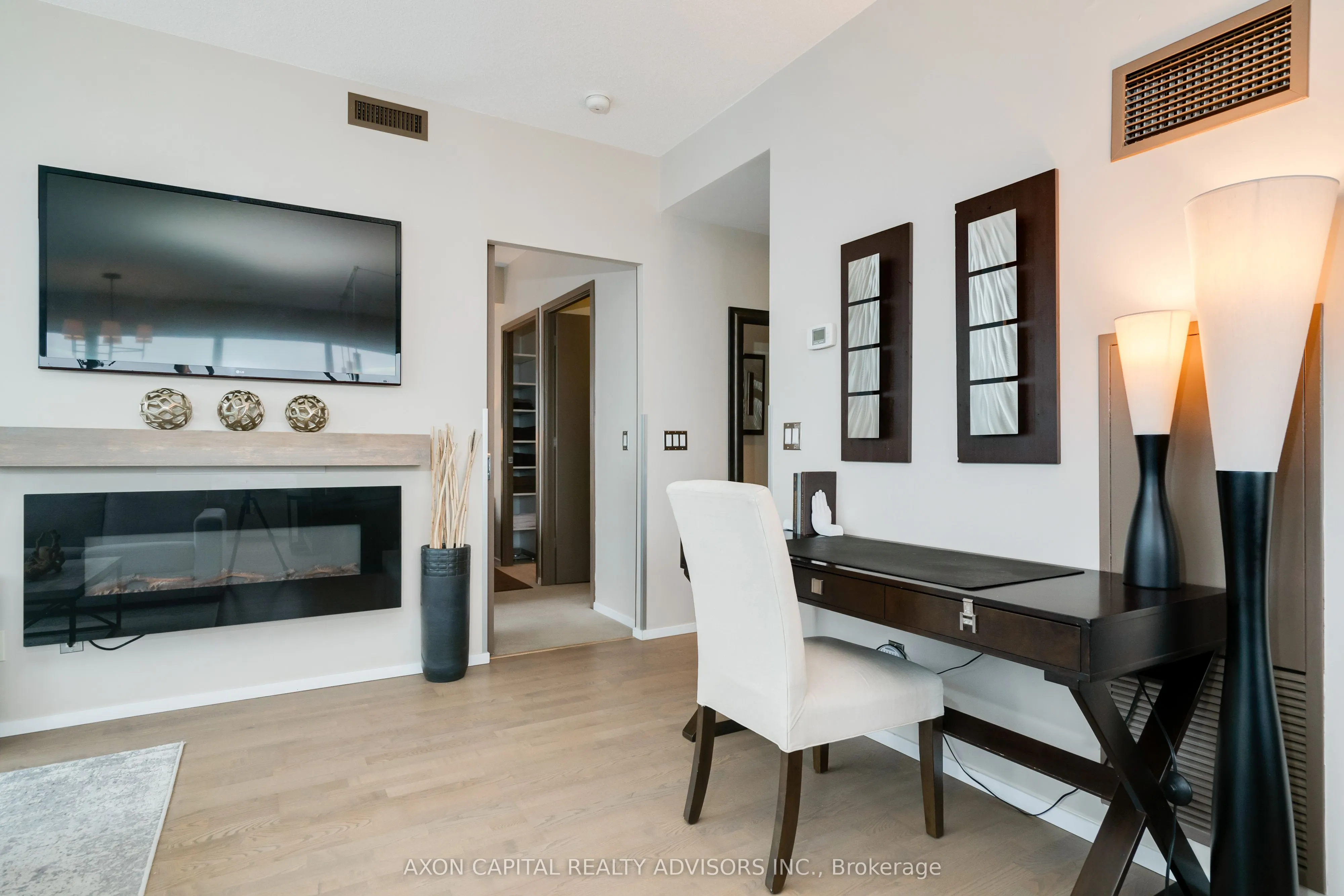 8 Charlotte Street #2603
