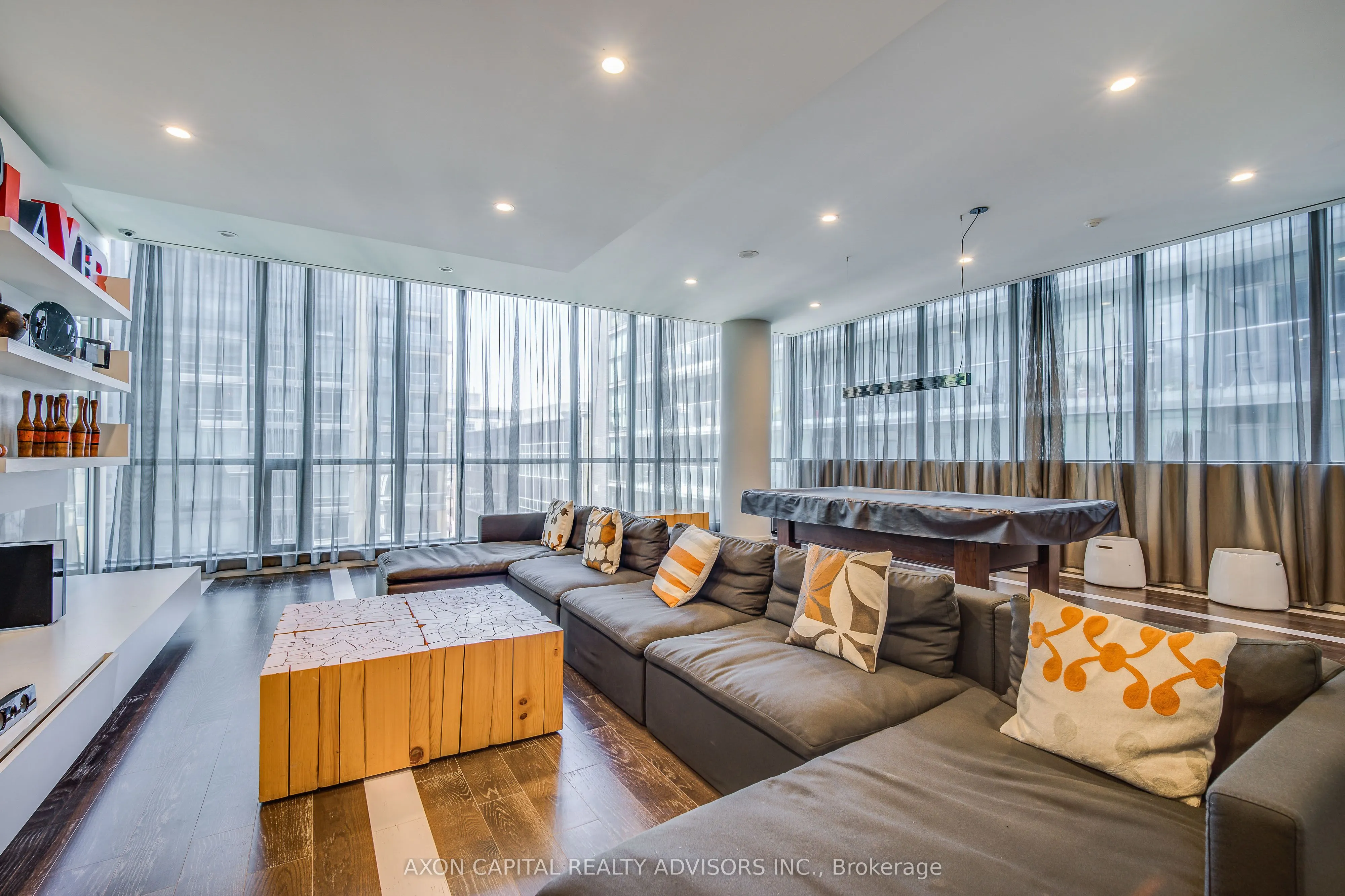 8 Charlotte Street #2603