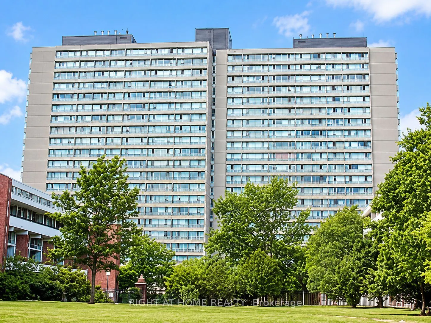 100 Leeward Glenway #704