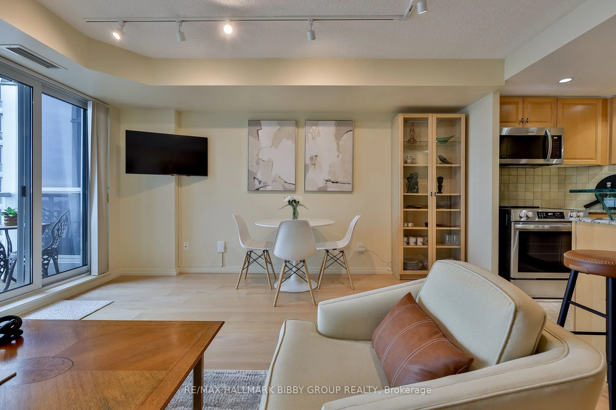 208 Queens Quay W #1911