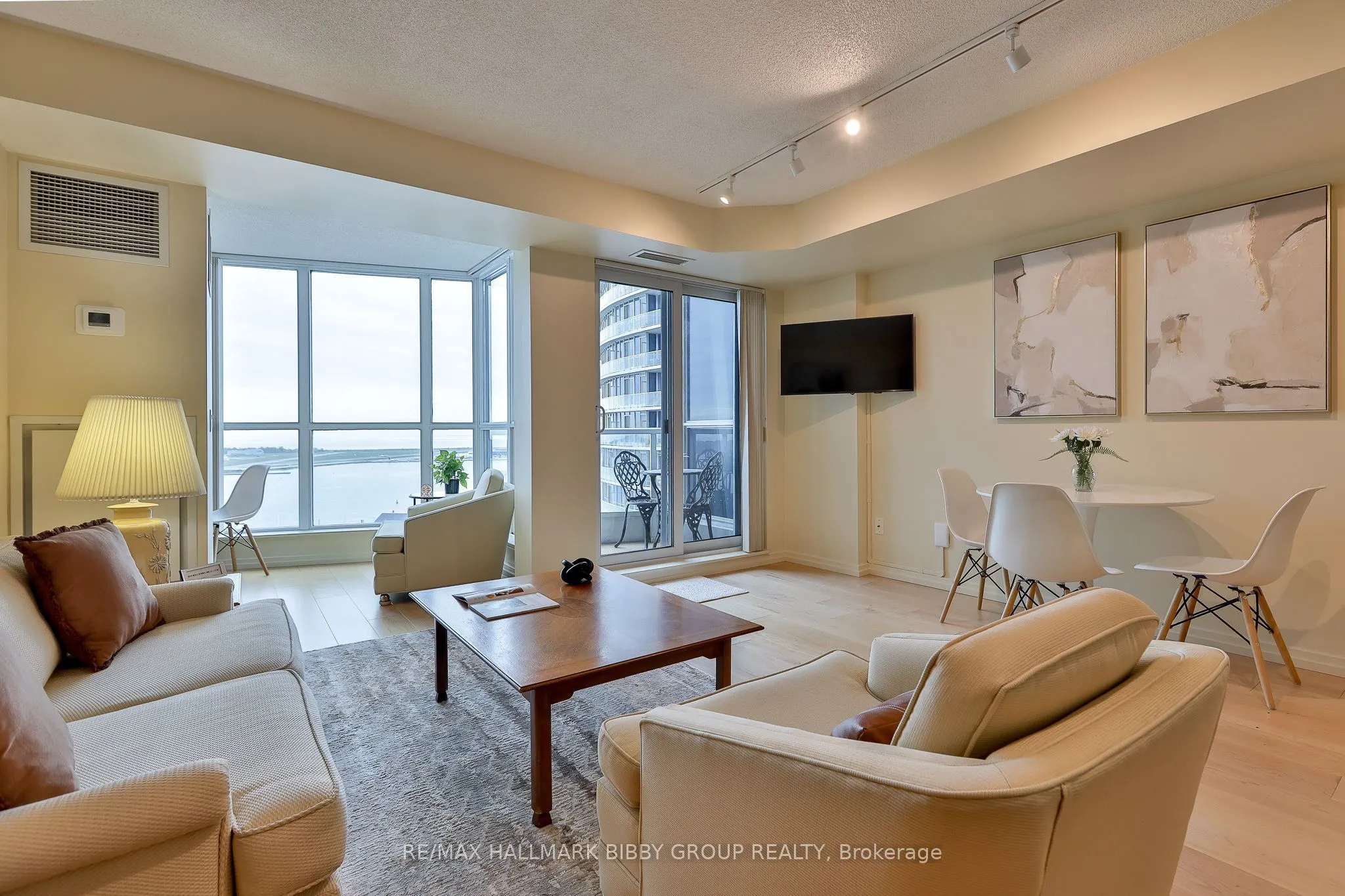 208 Queens Quay W #1911