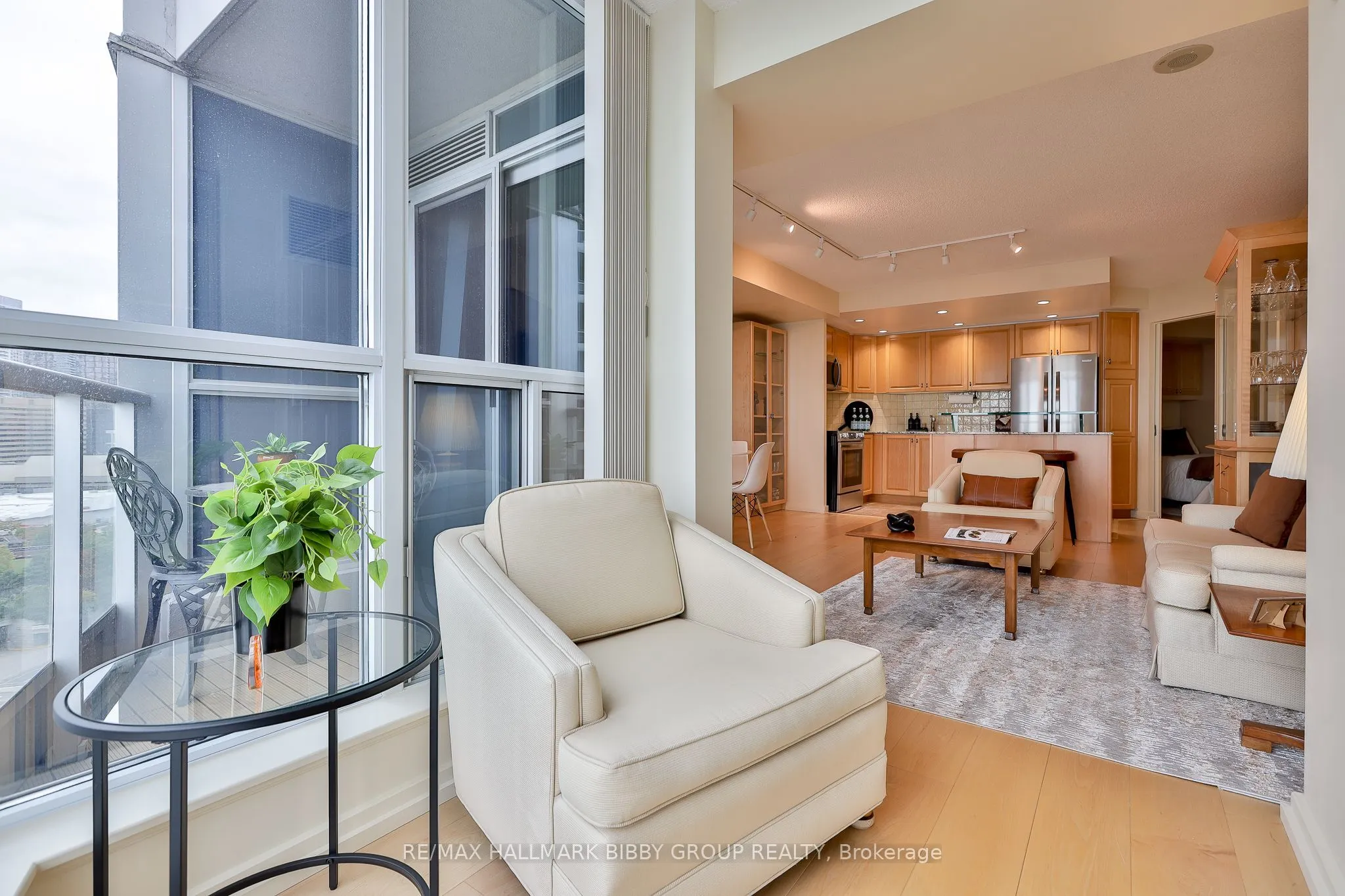 208 Queens Quay W #1911