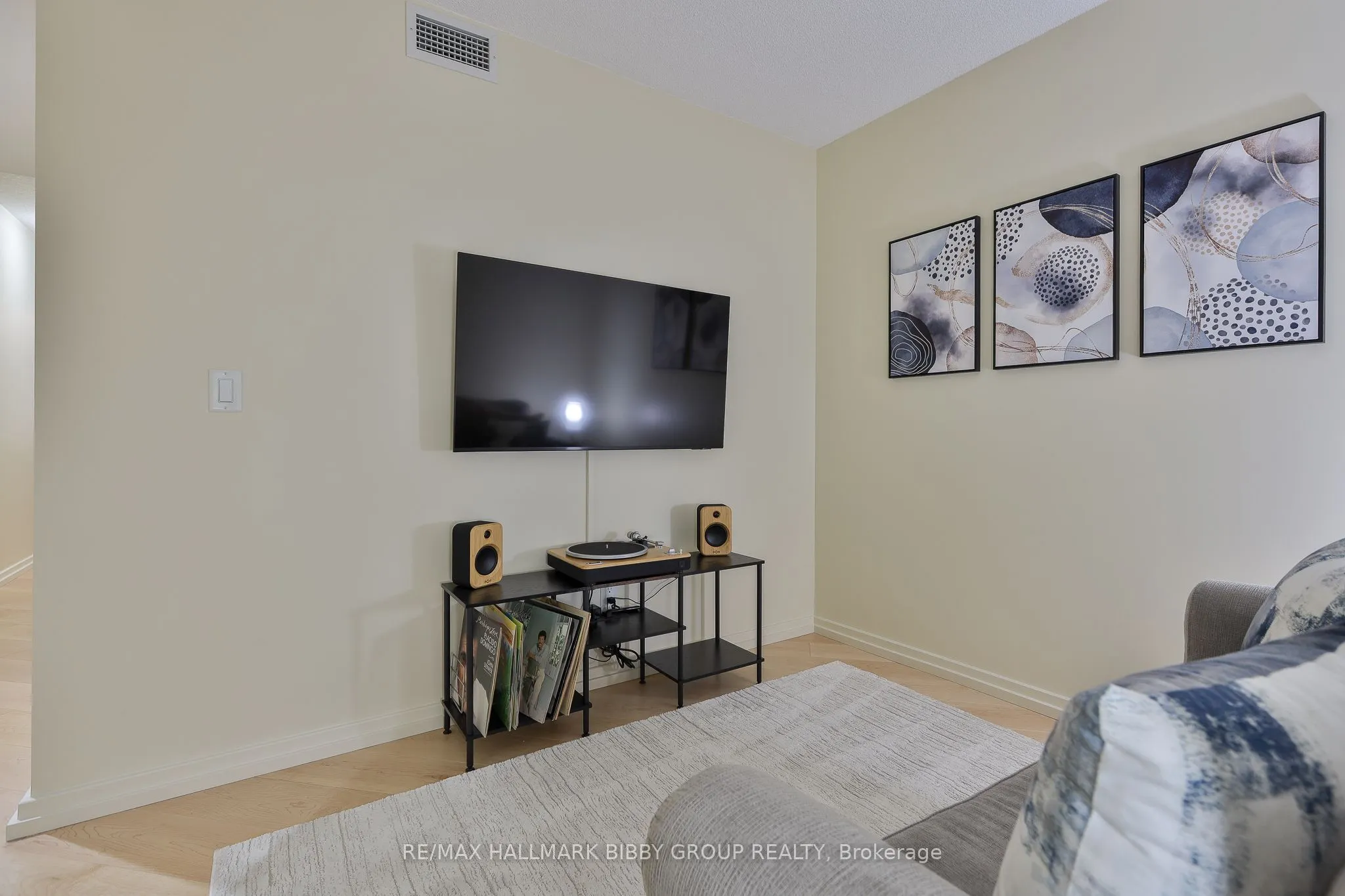 208 Queens Quay W #1911