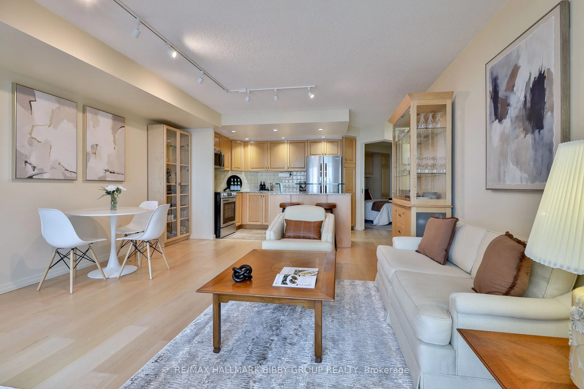 208 Queens Quay W #1911