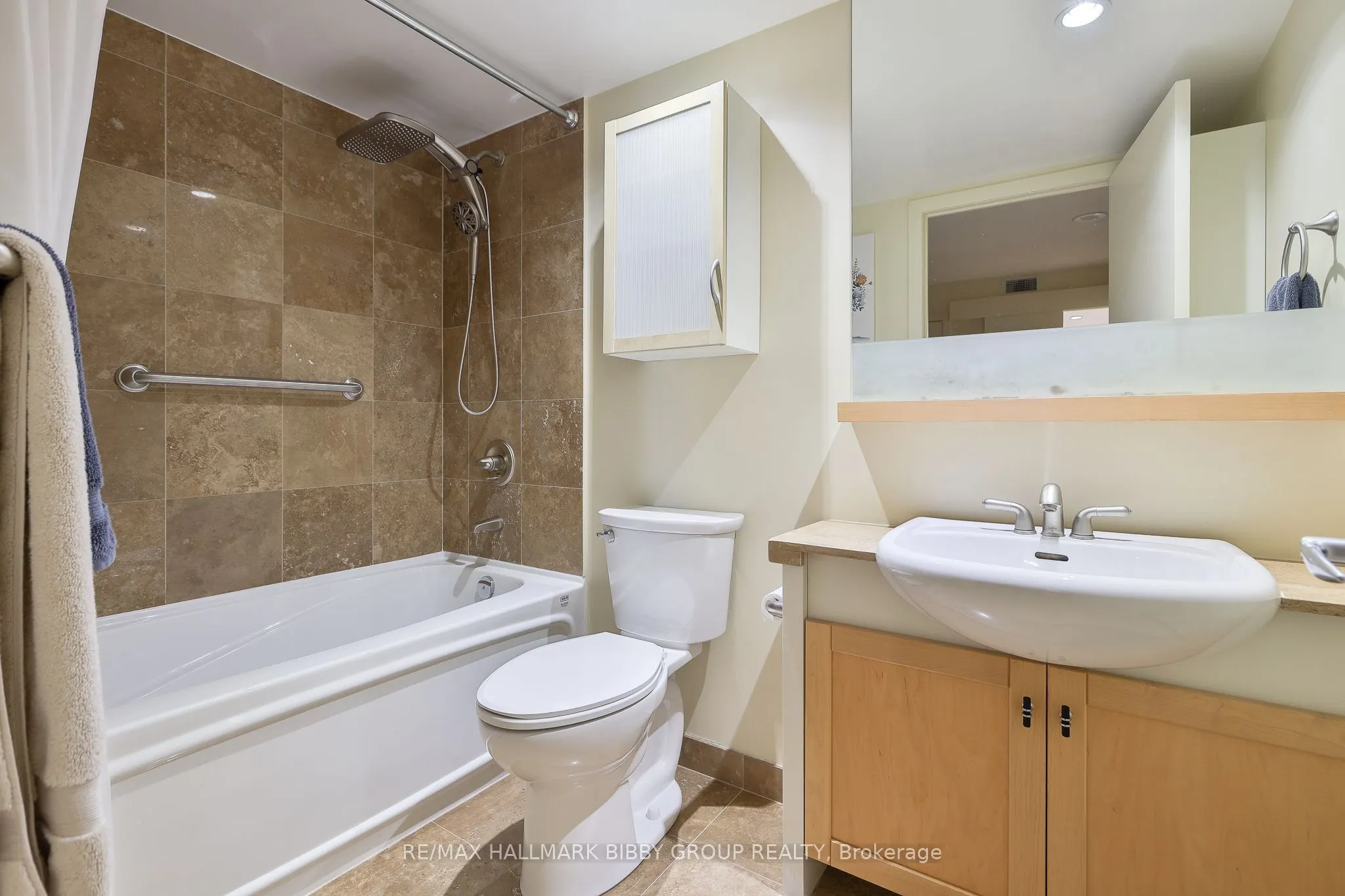 208 Queens Quay W #1911