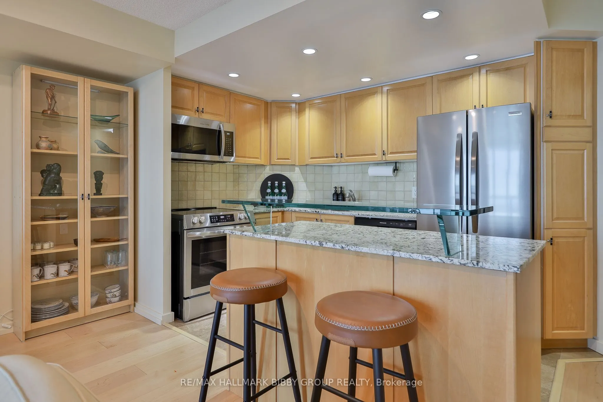 208 Queens Quay W #1911